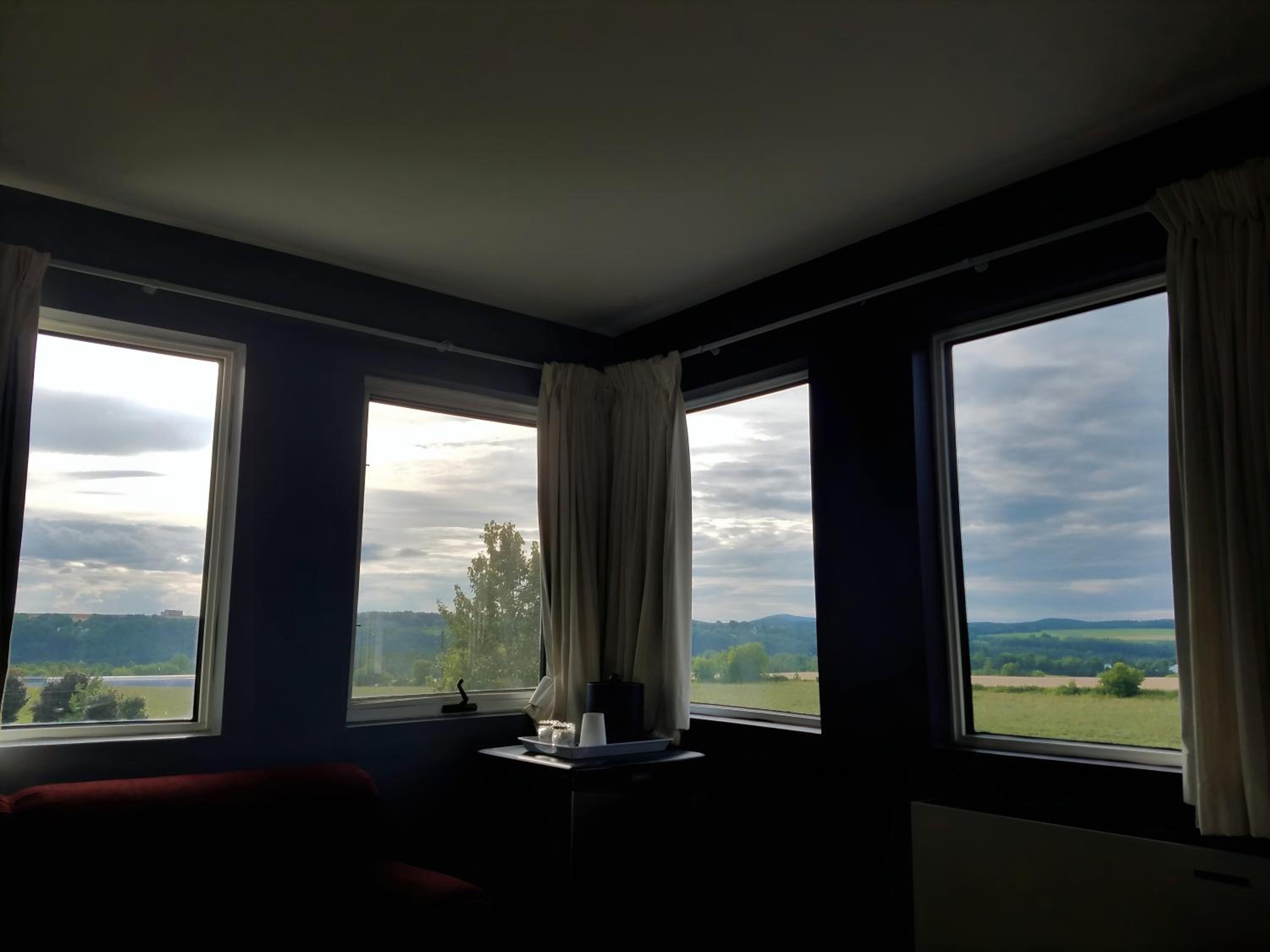 King Suite with Jetted Tub - Non-Smoking - Photo 8