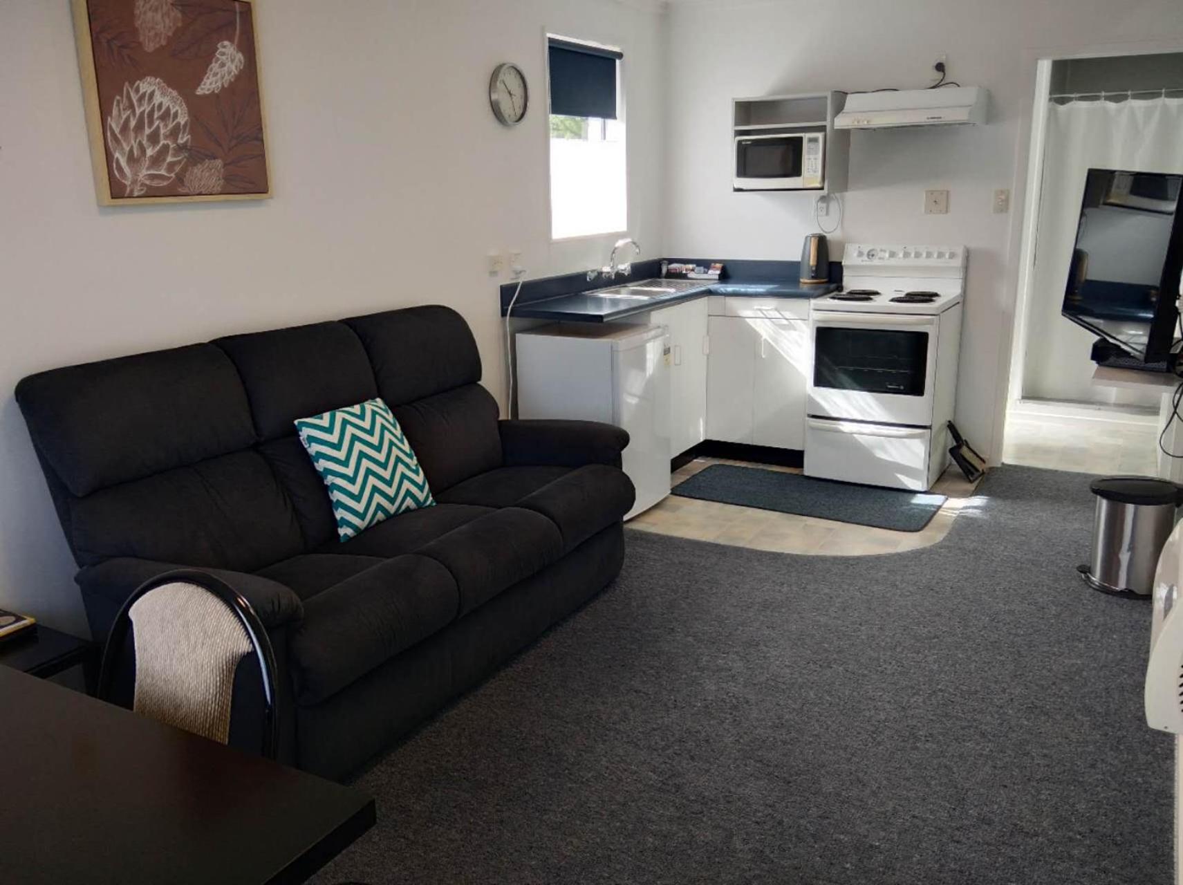 One-Bedroom Apartment photo 2