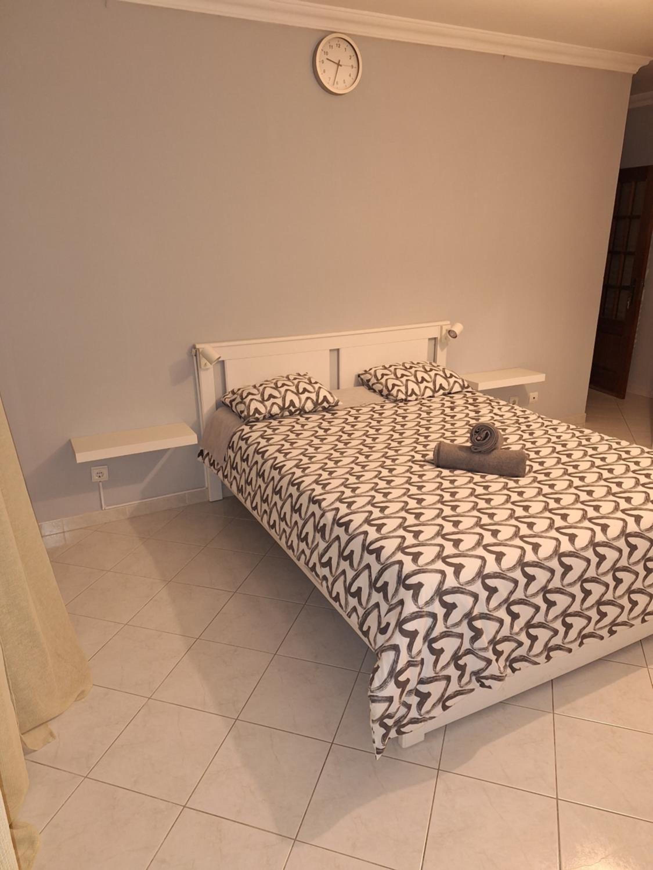 King Suite with Balcony - Photo 28