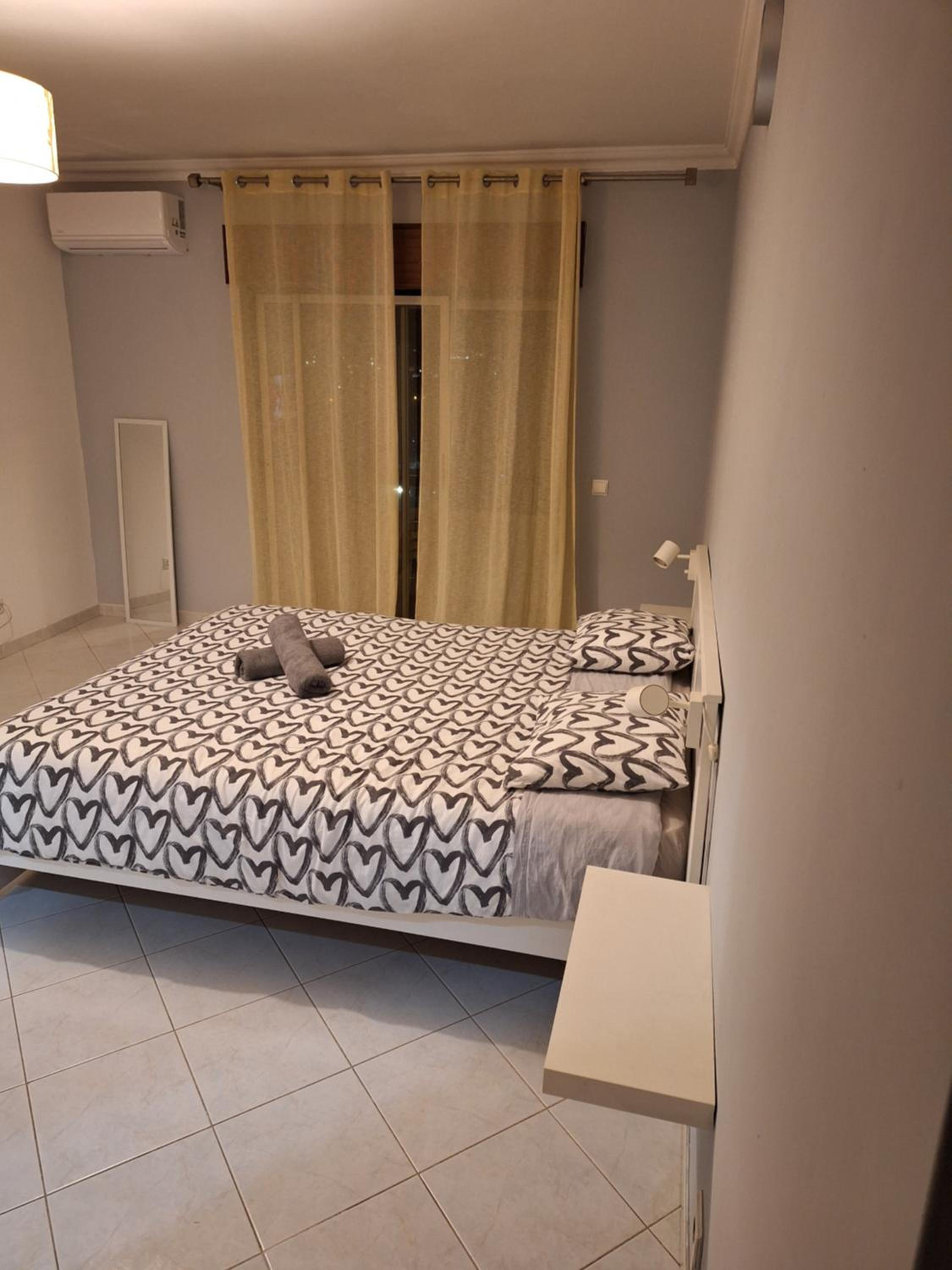 King Suite with Balcony - Photo 30