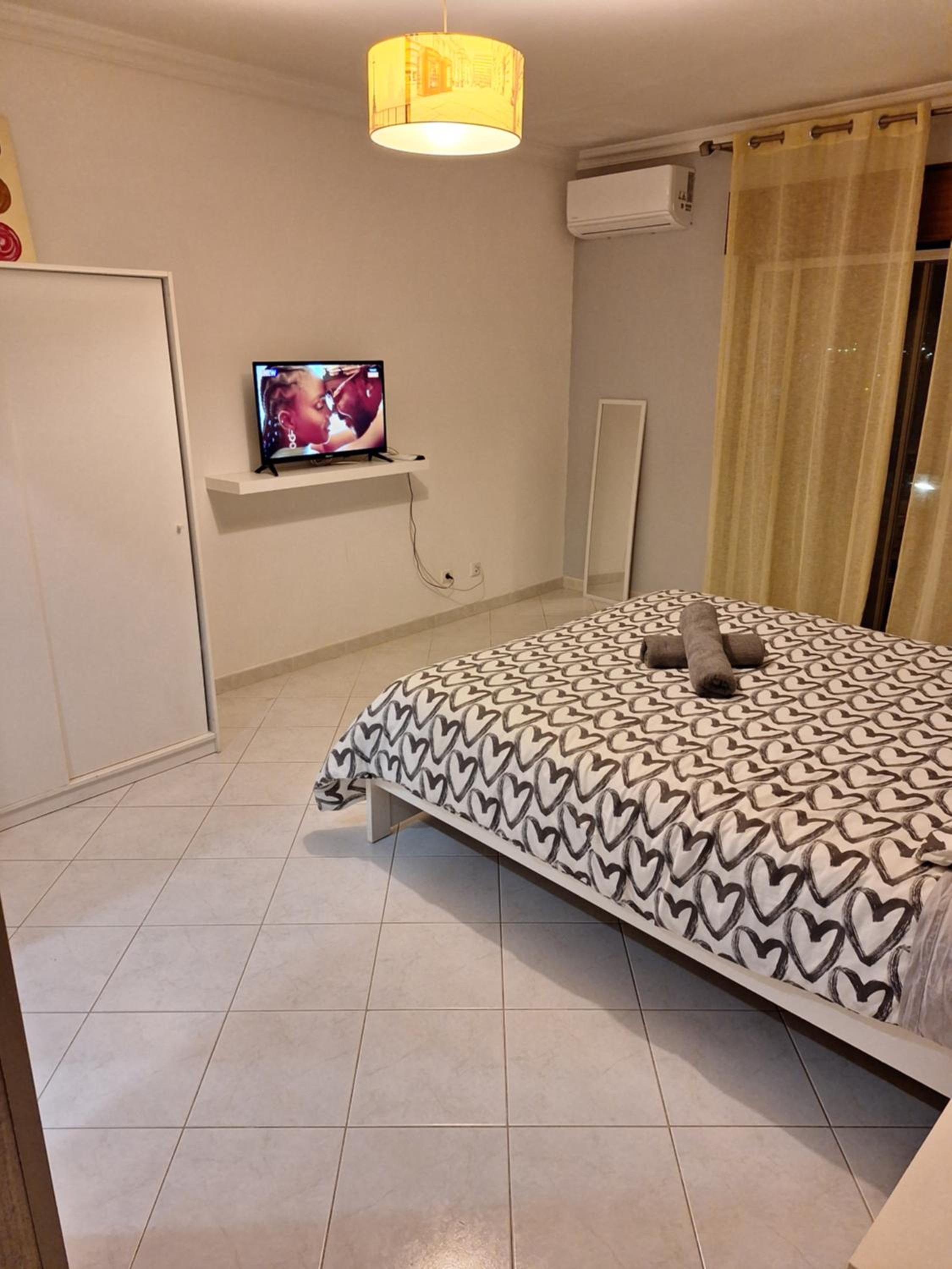 King Suite with Balcony - Photo 31
