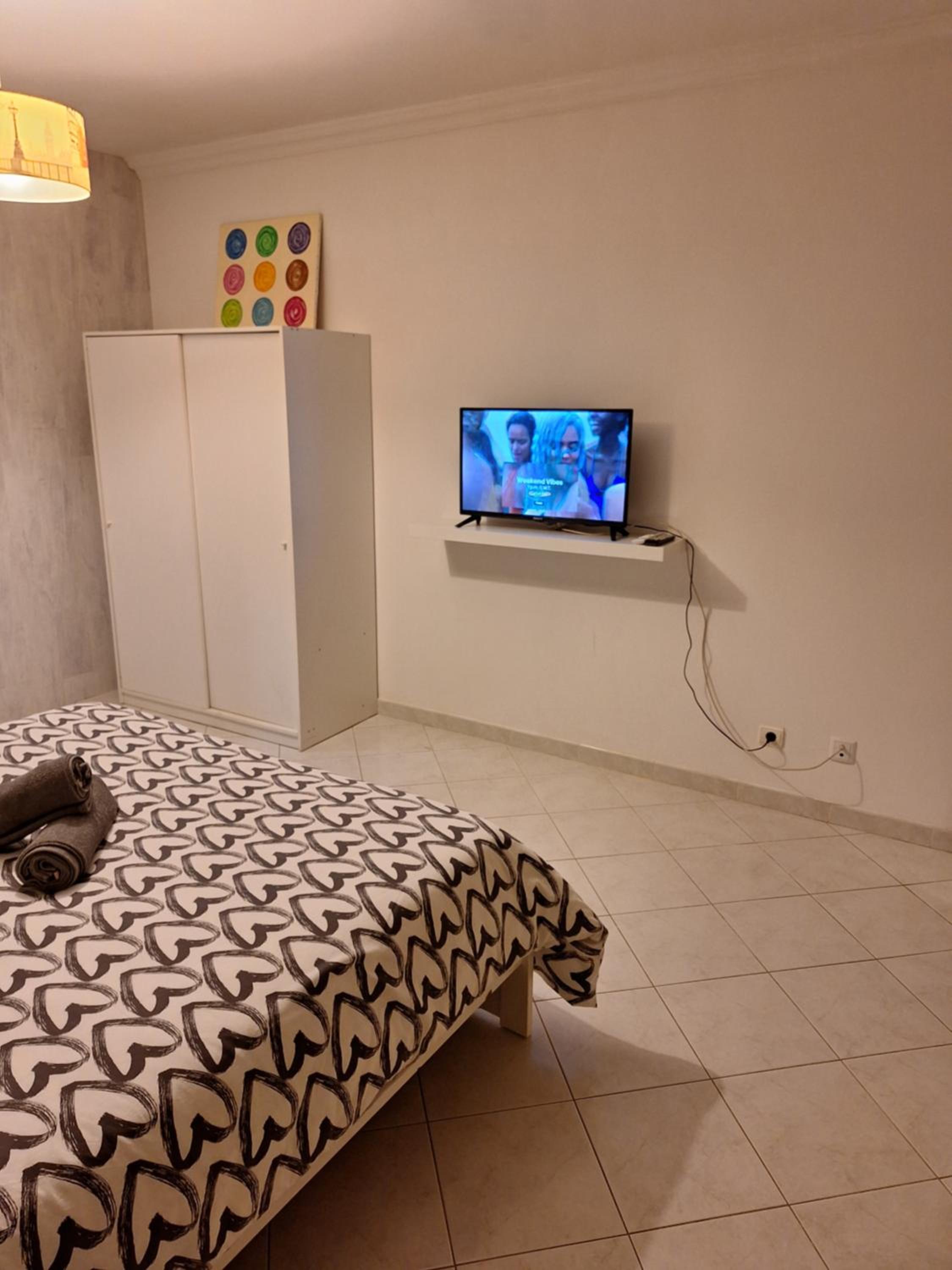 King Suite with Balcony - Photo 10