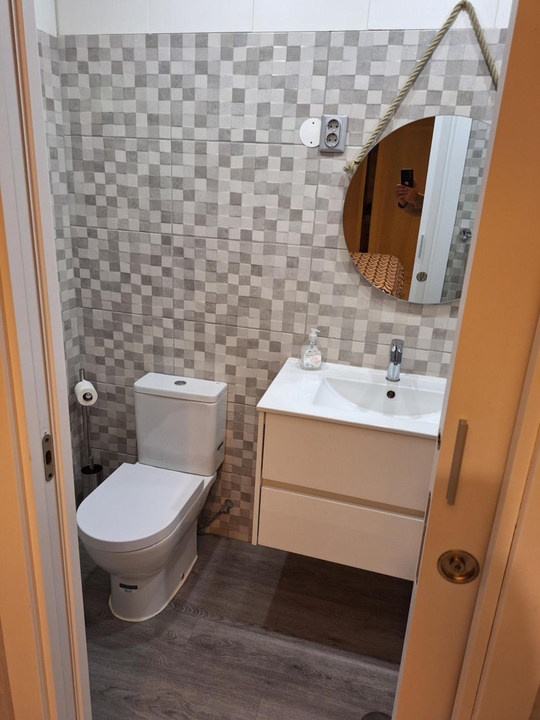 King Suite with Balcony - Photo 12