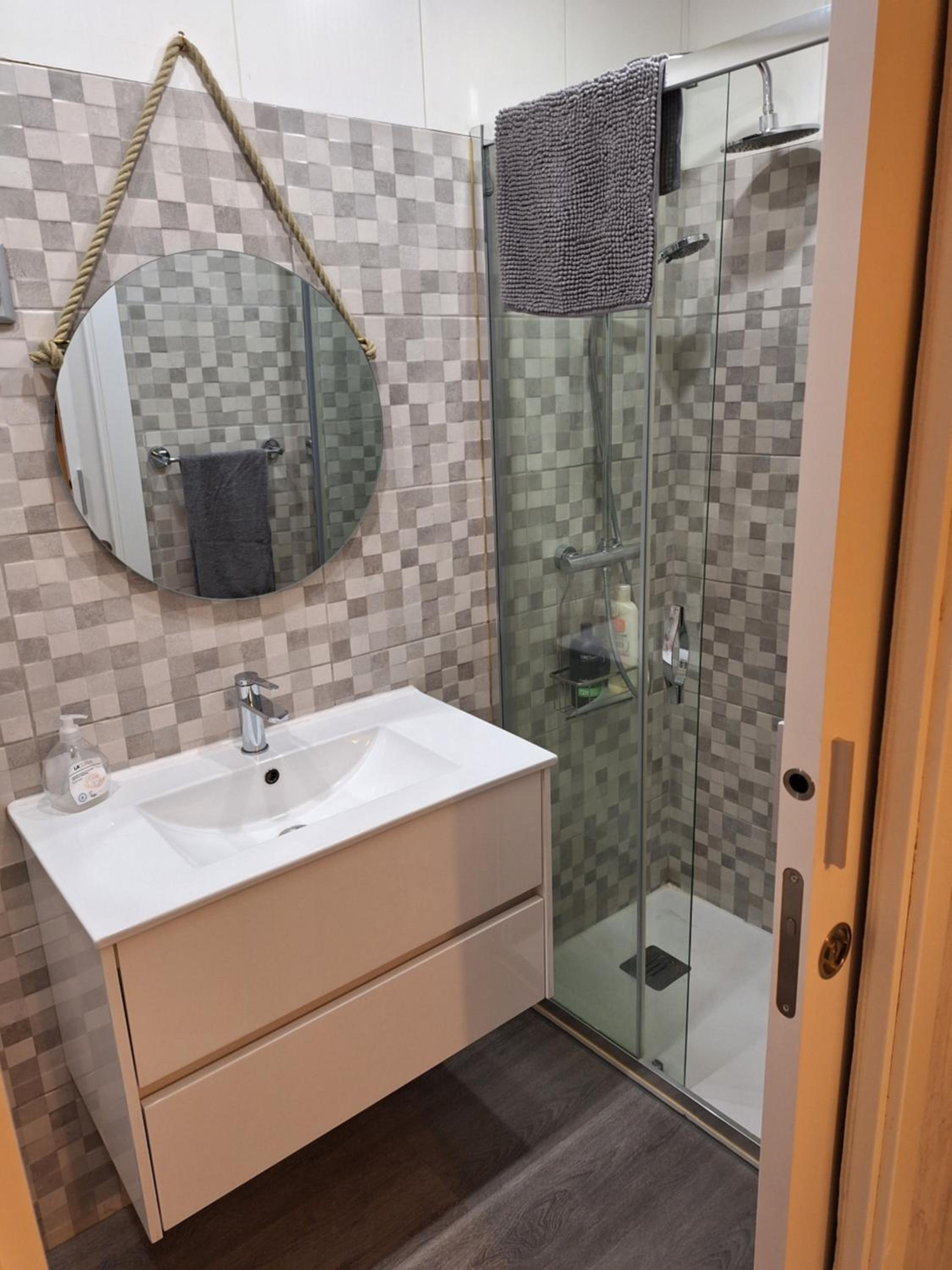 King Suite with Balcony - Photo 3