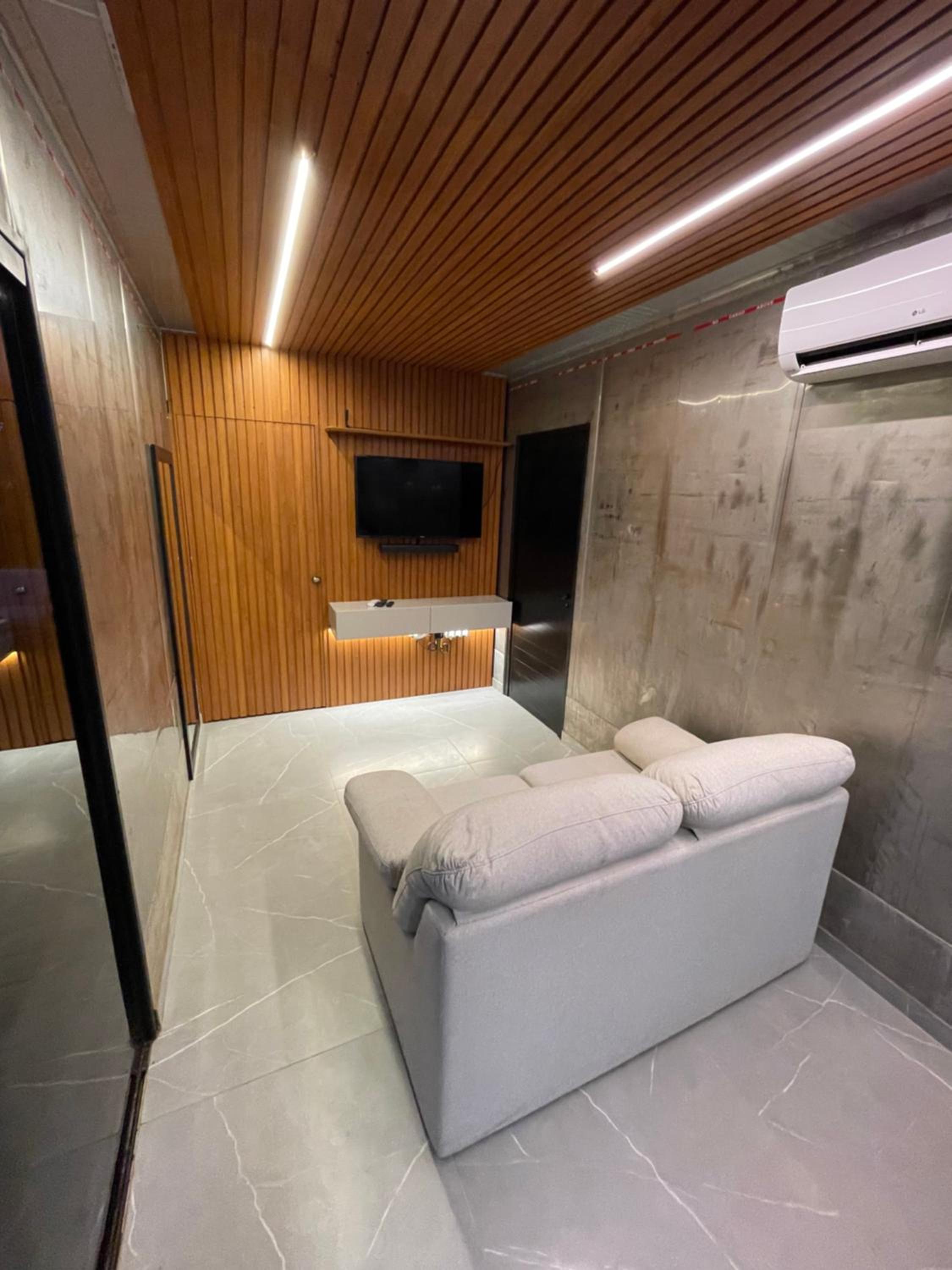 King Studio with Sofa Bed - Photo 12