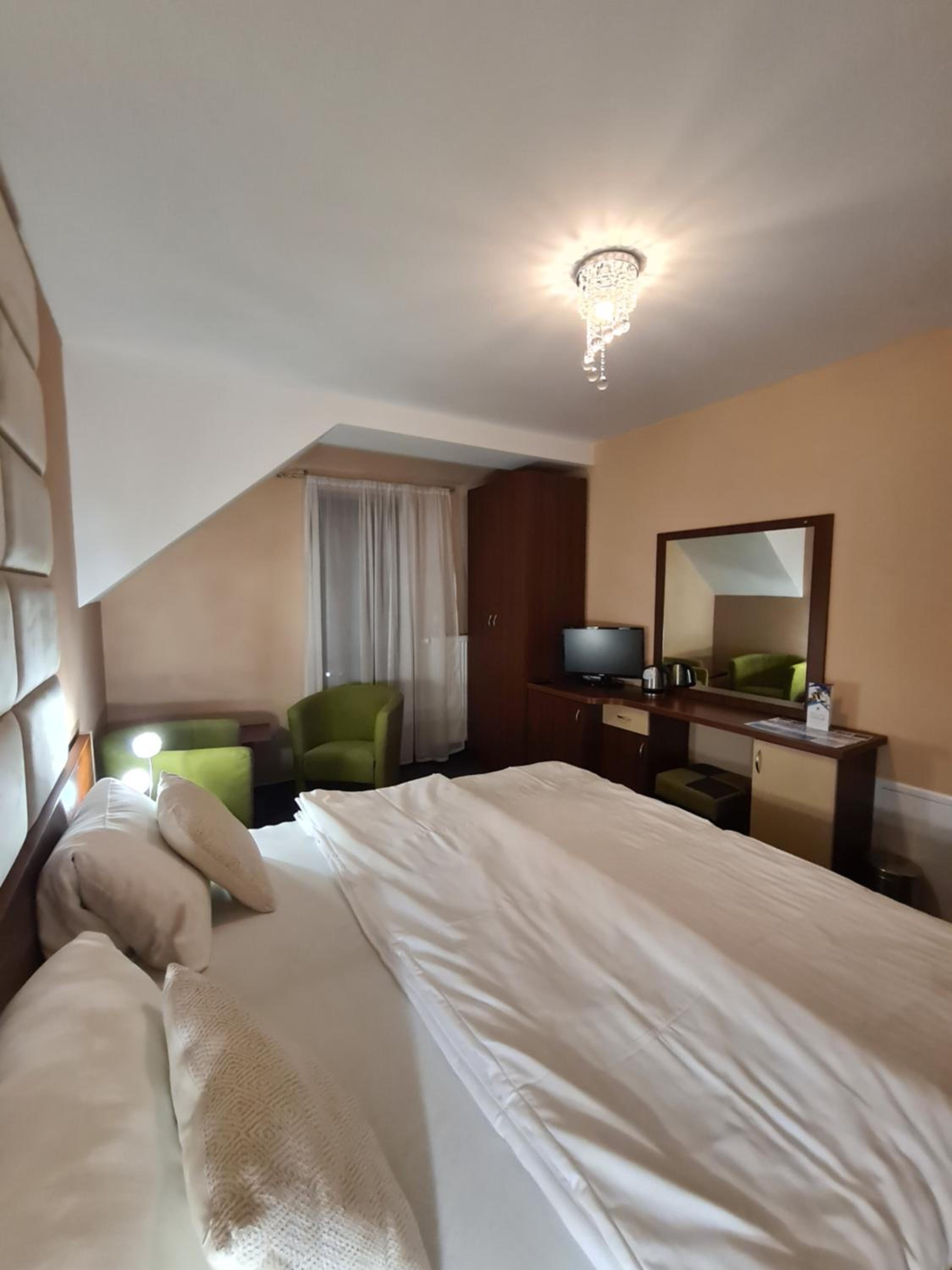 Standard Double Room - Photo 6
