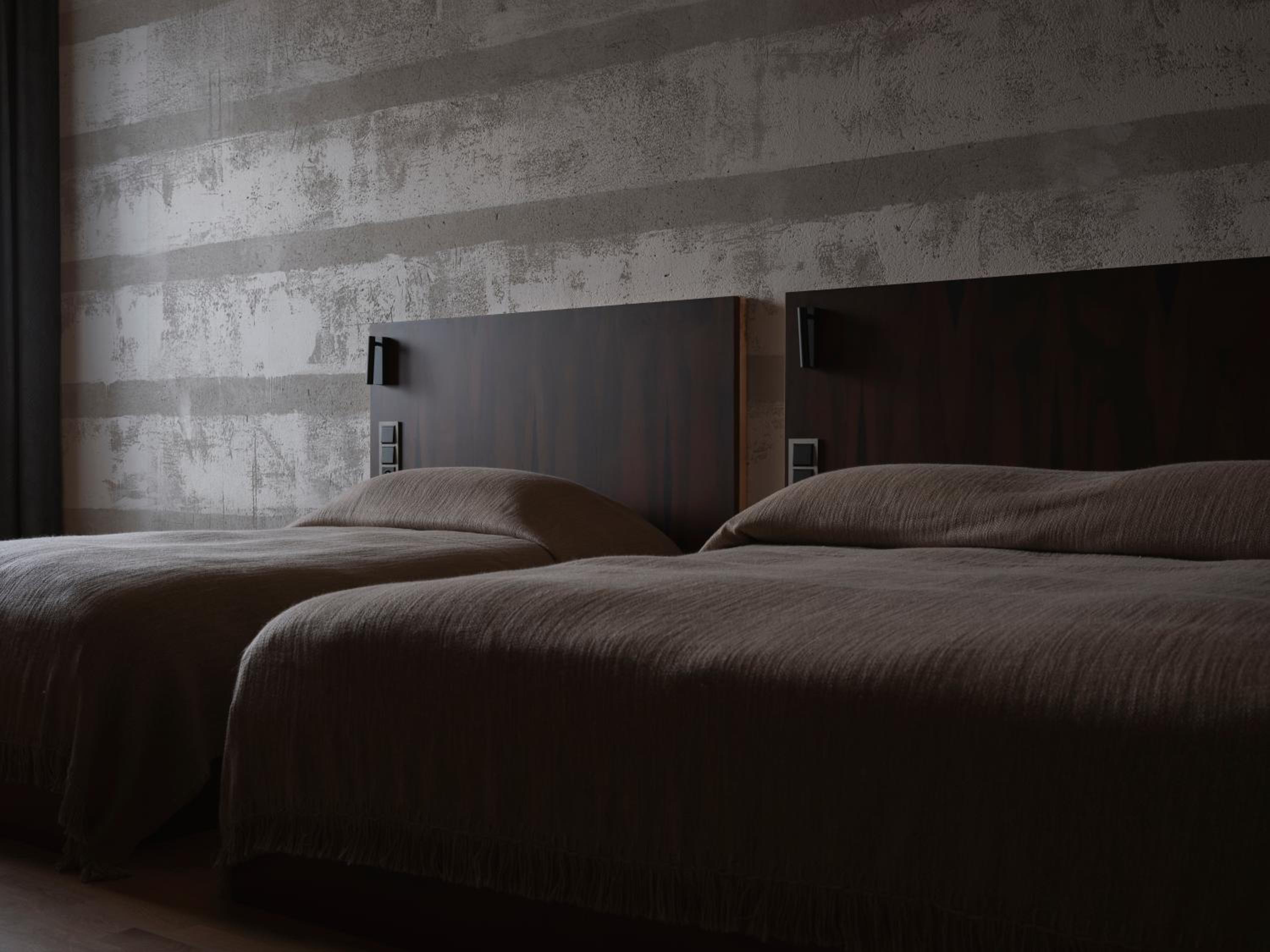 Bed & Sleeping Area