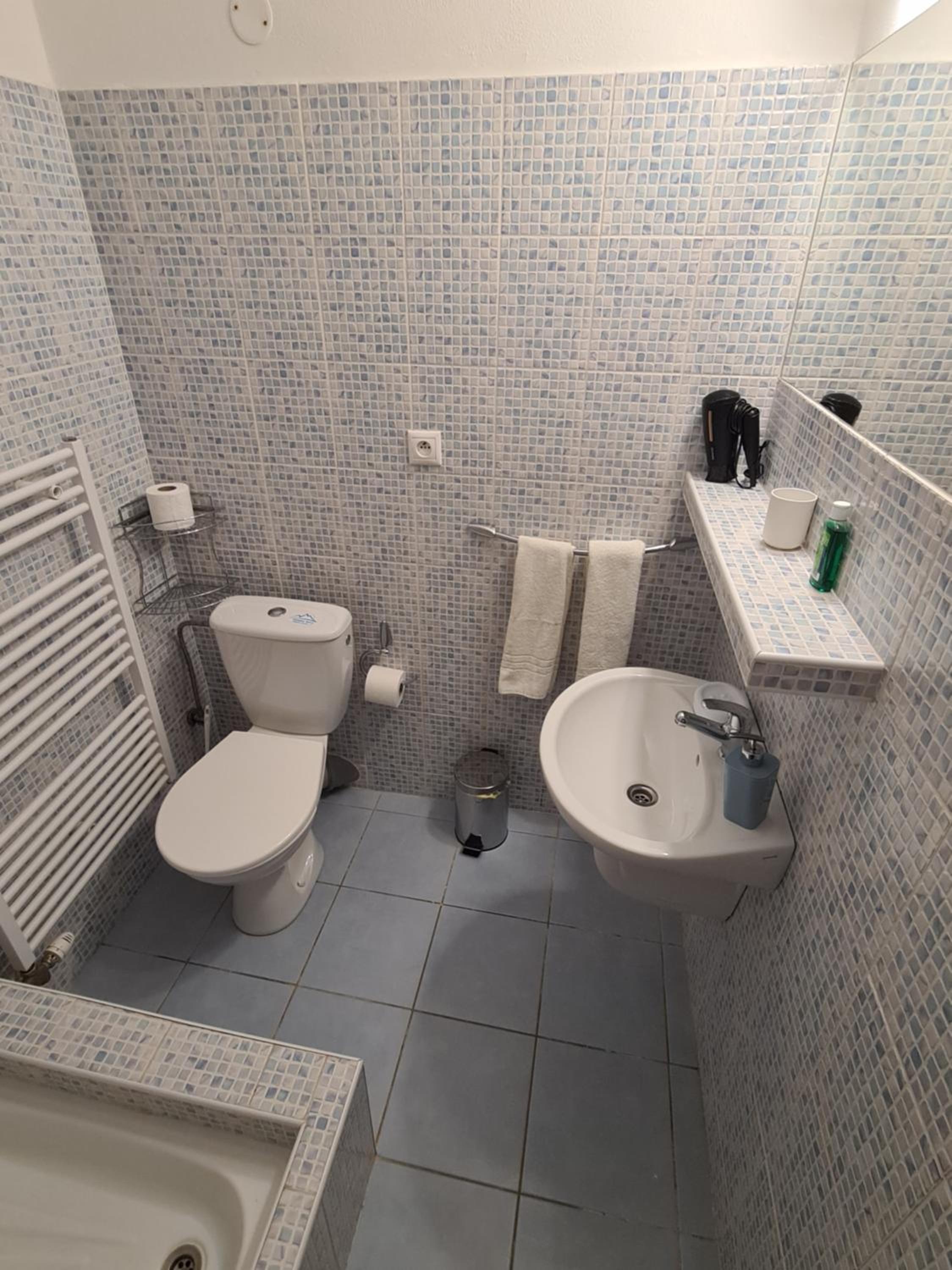 Standard Double Room - Photo 8