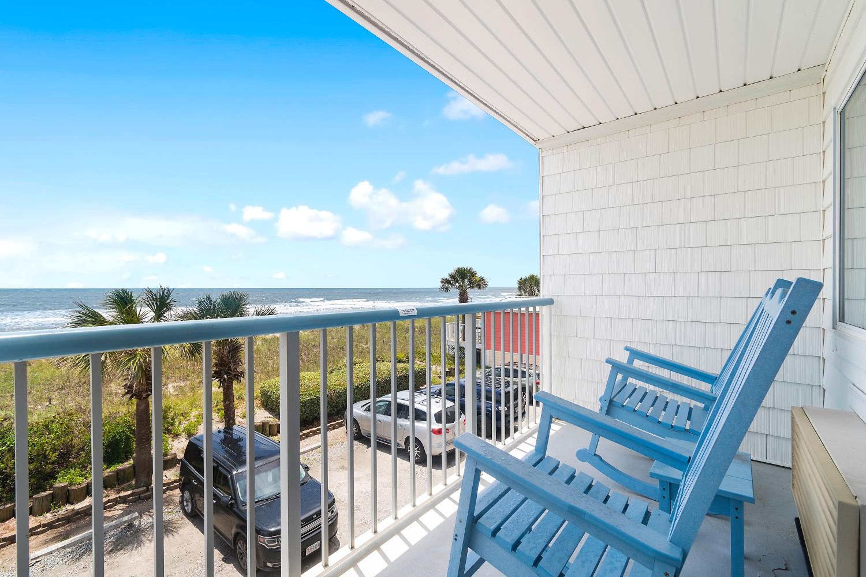 Standard King Room with Ocean Front View - Photo 3