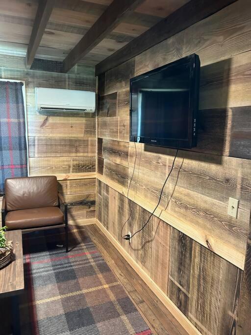 One-Bedroom House photo 1