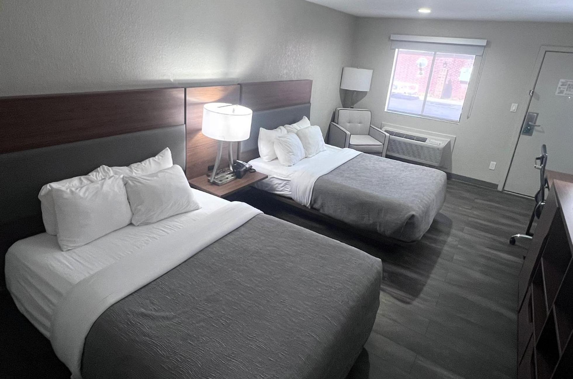 Queen Room With Two Queen Beds - Accessible/Non-Smoking  - Photo 6
