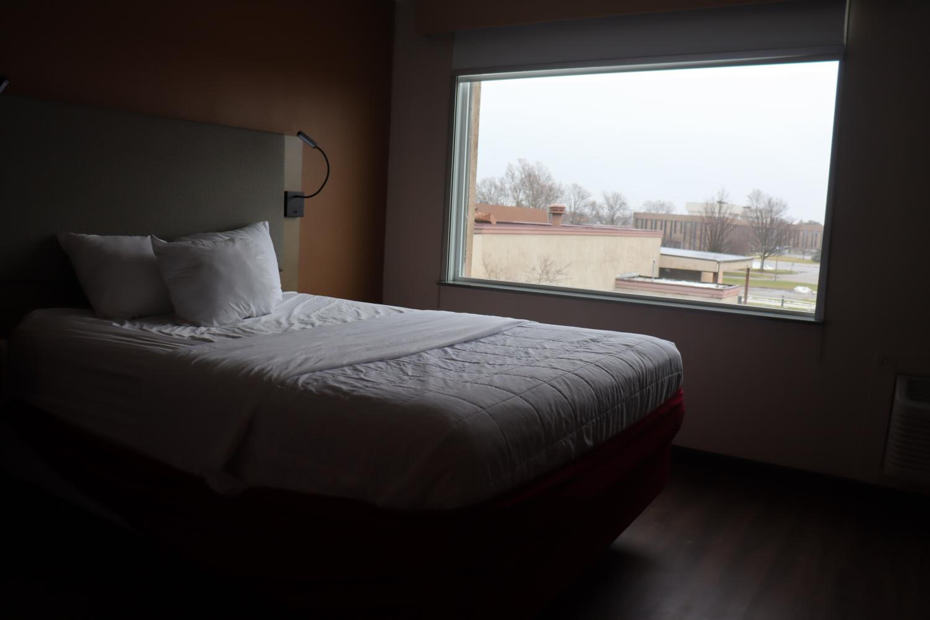 King Room With Poolside View - Non-Smoking