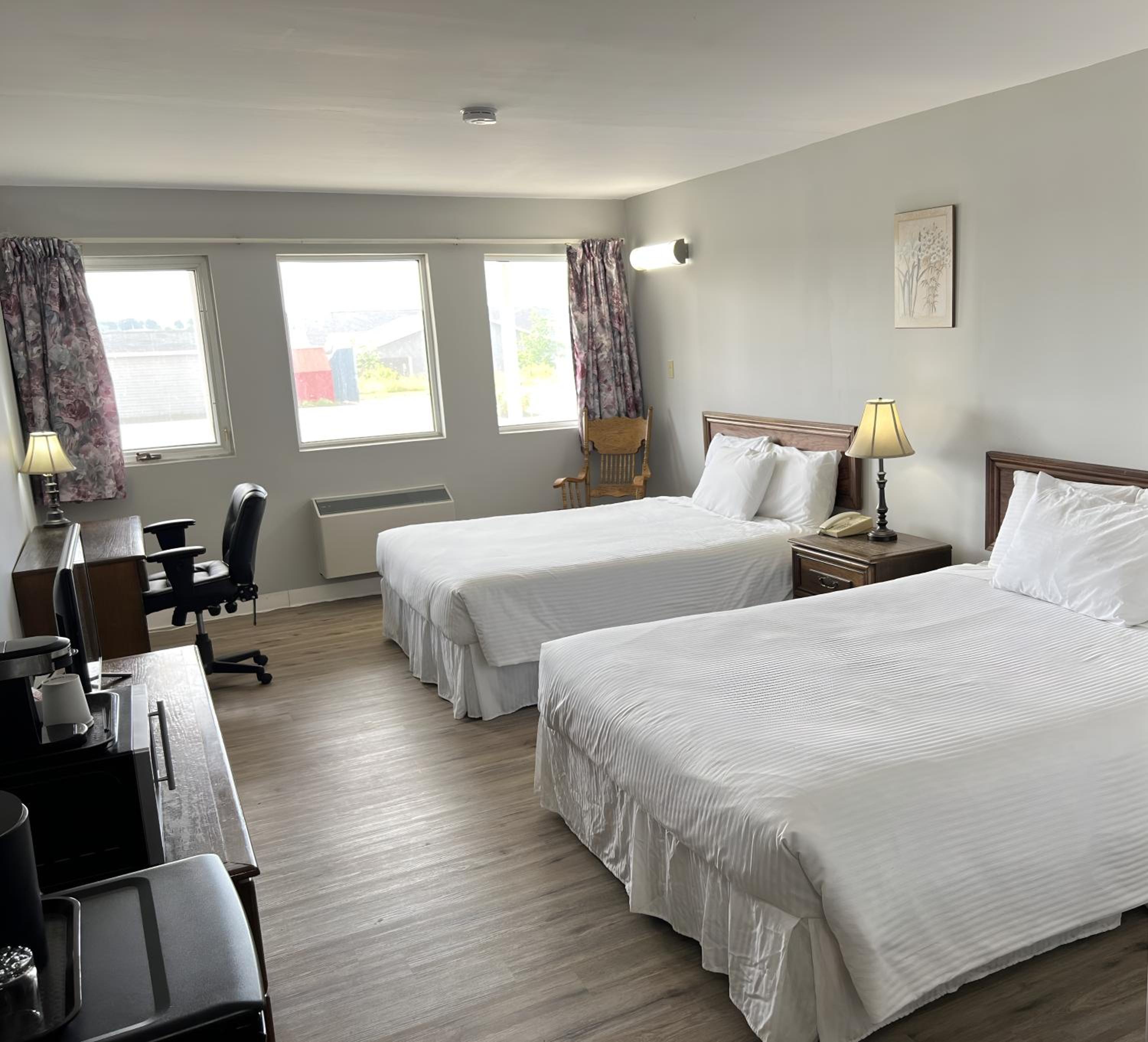 Deluxe Queen Room - Photo 1