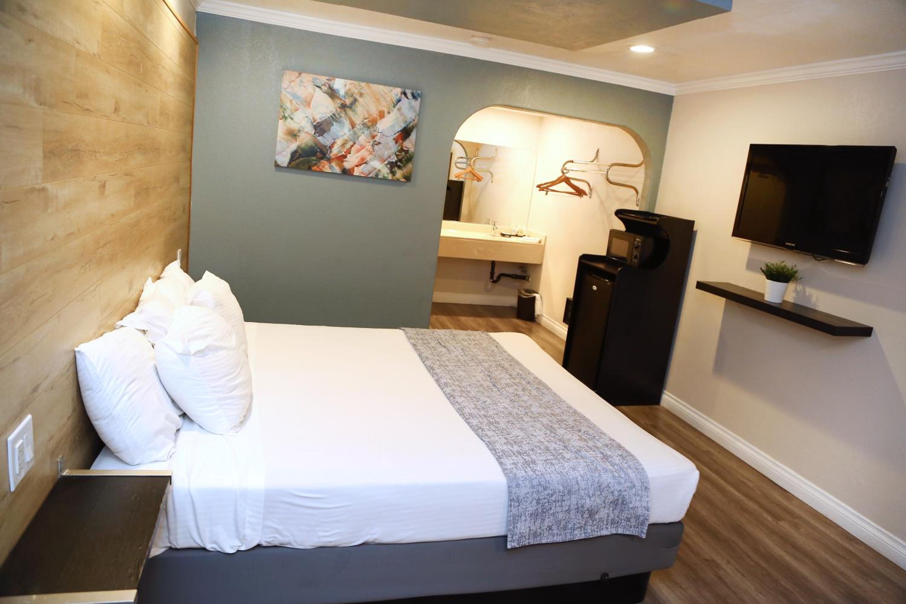 Deluxe Room - Photo 1