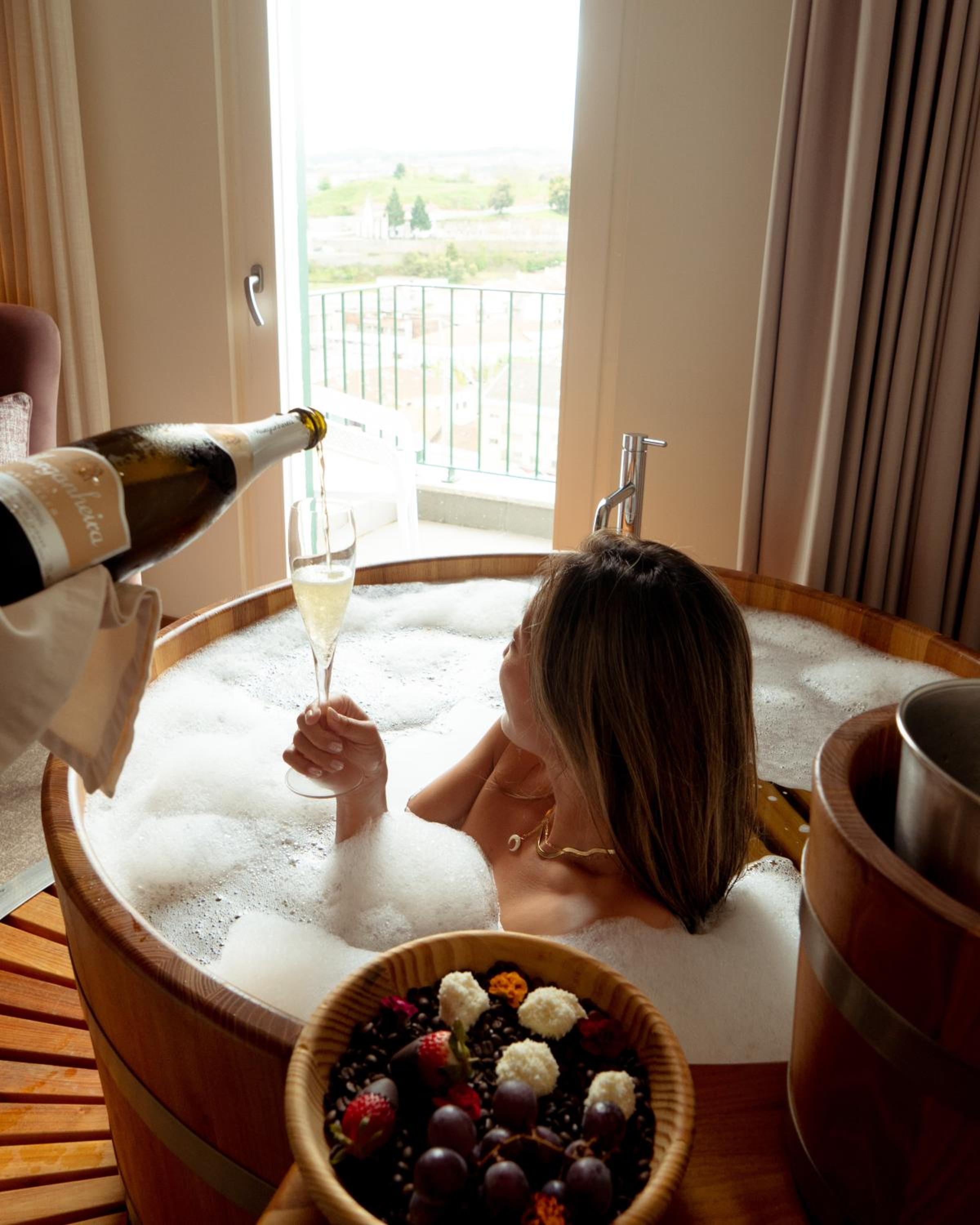 King Suite with Balcony - Photo 8