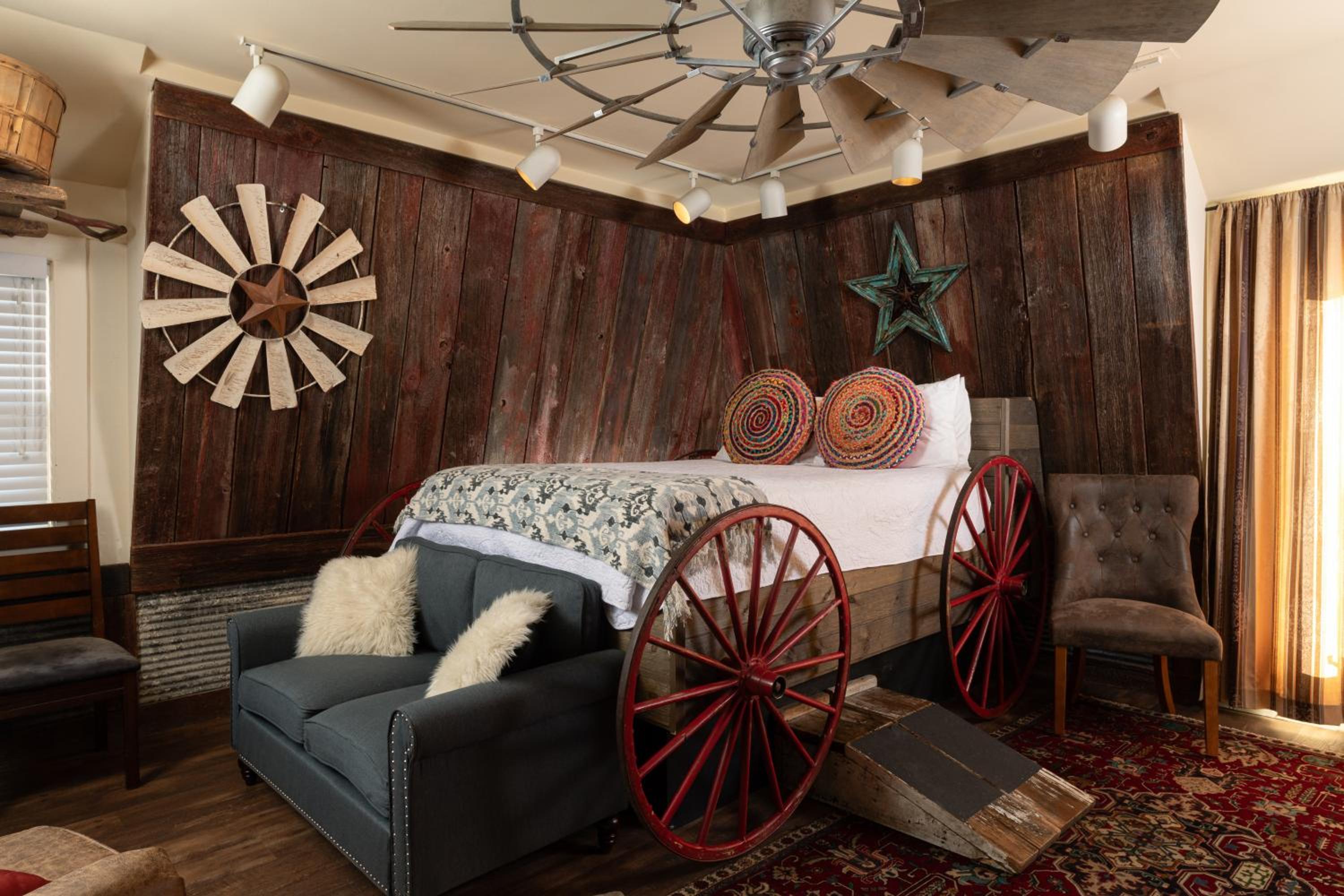 Queen Room photo 1