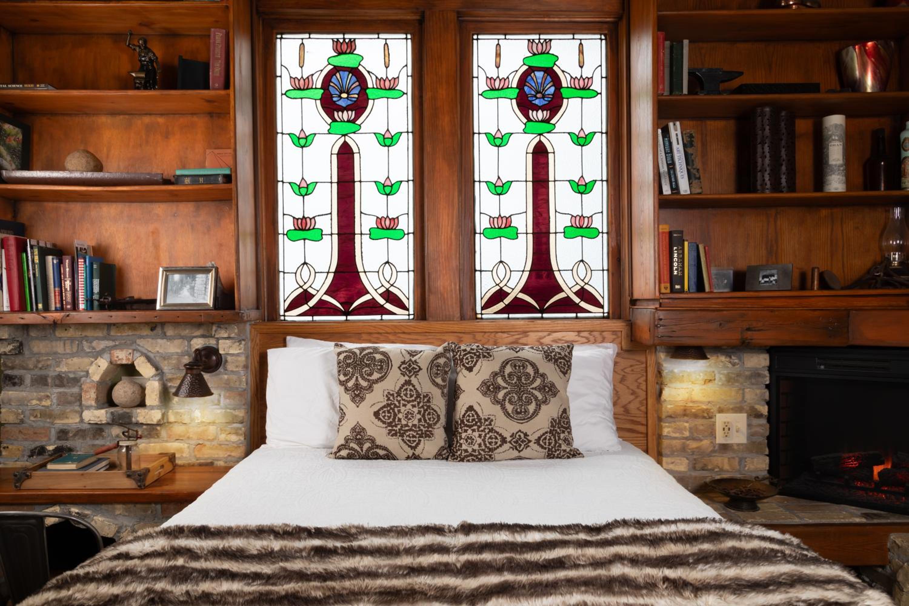 Queen Room photo 1
