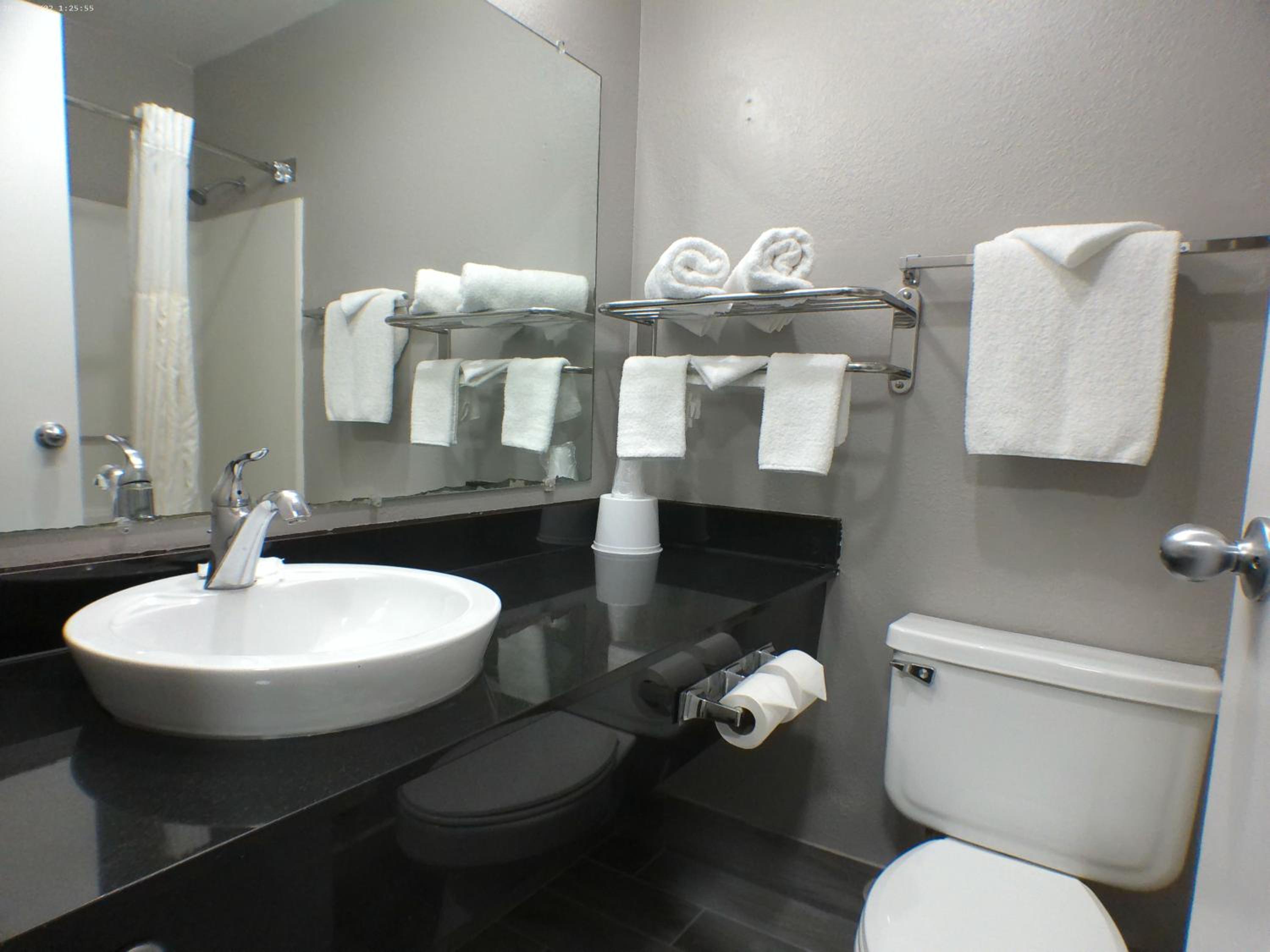 King Room - Non-Smoking - Photo 5
