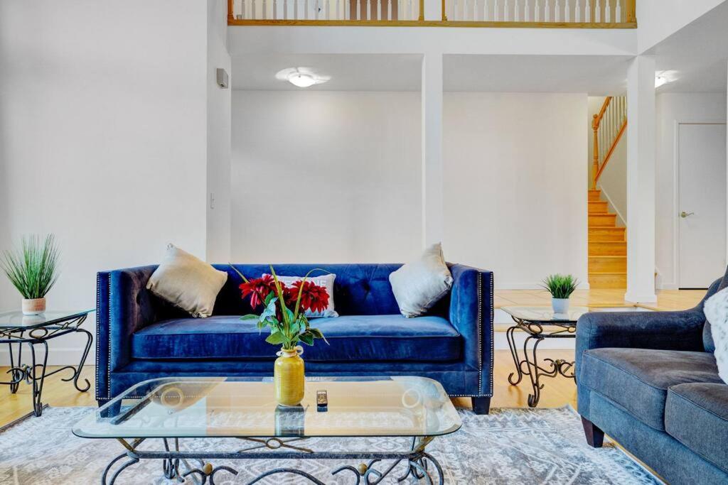 Five-Bedroom House photo 1