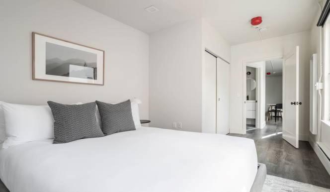 Two-Bedroom Apartment with Two Queen Beds - Non-Smoking - Photo 2