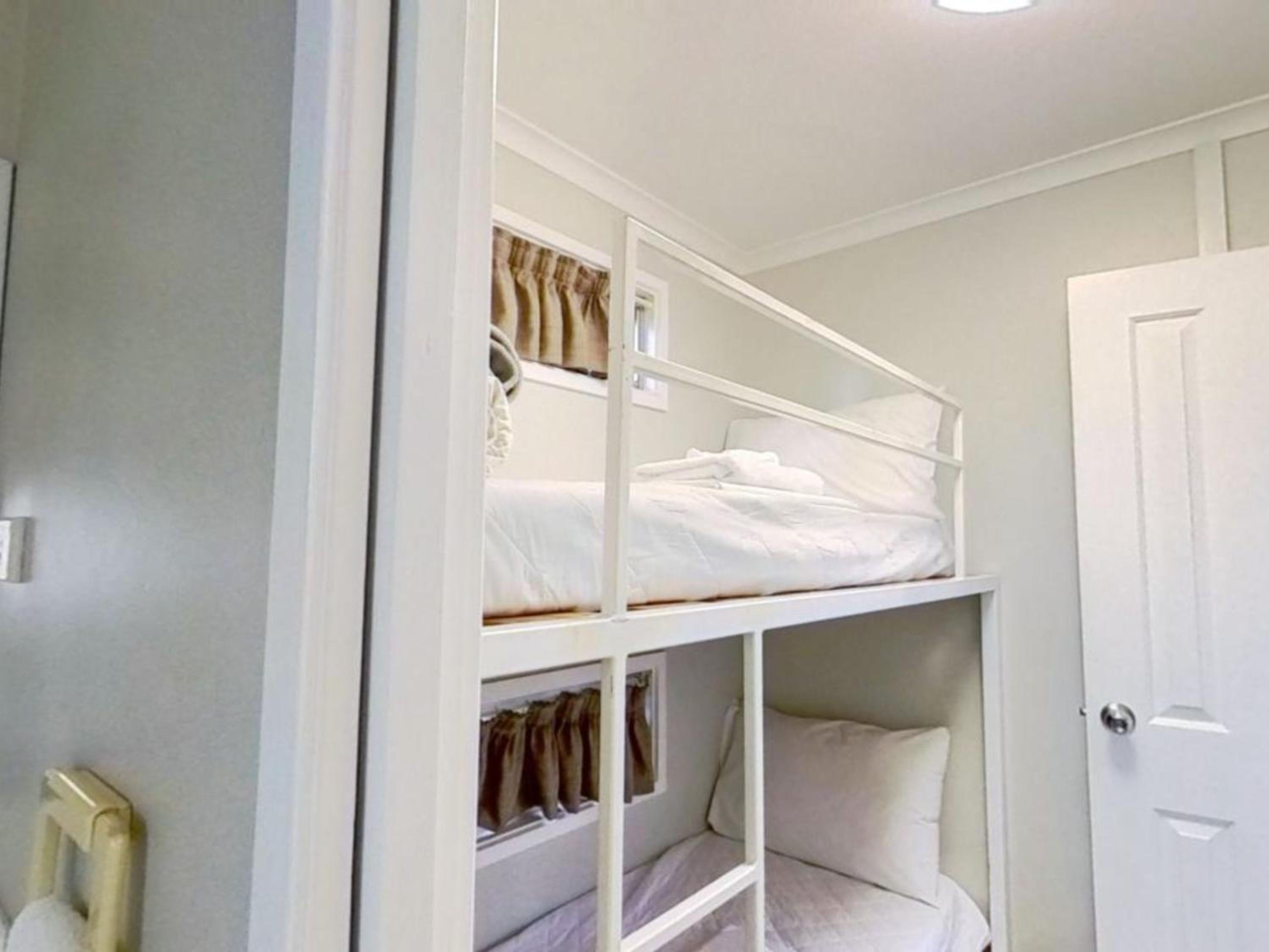 Standard One-Bedroom Cabin - Not Pet Friendly photo 3