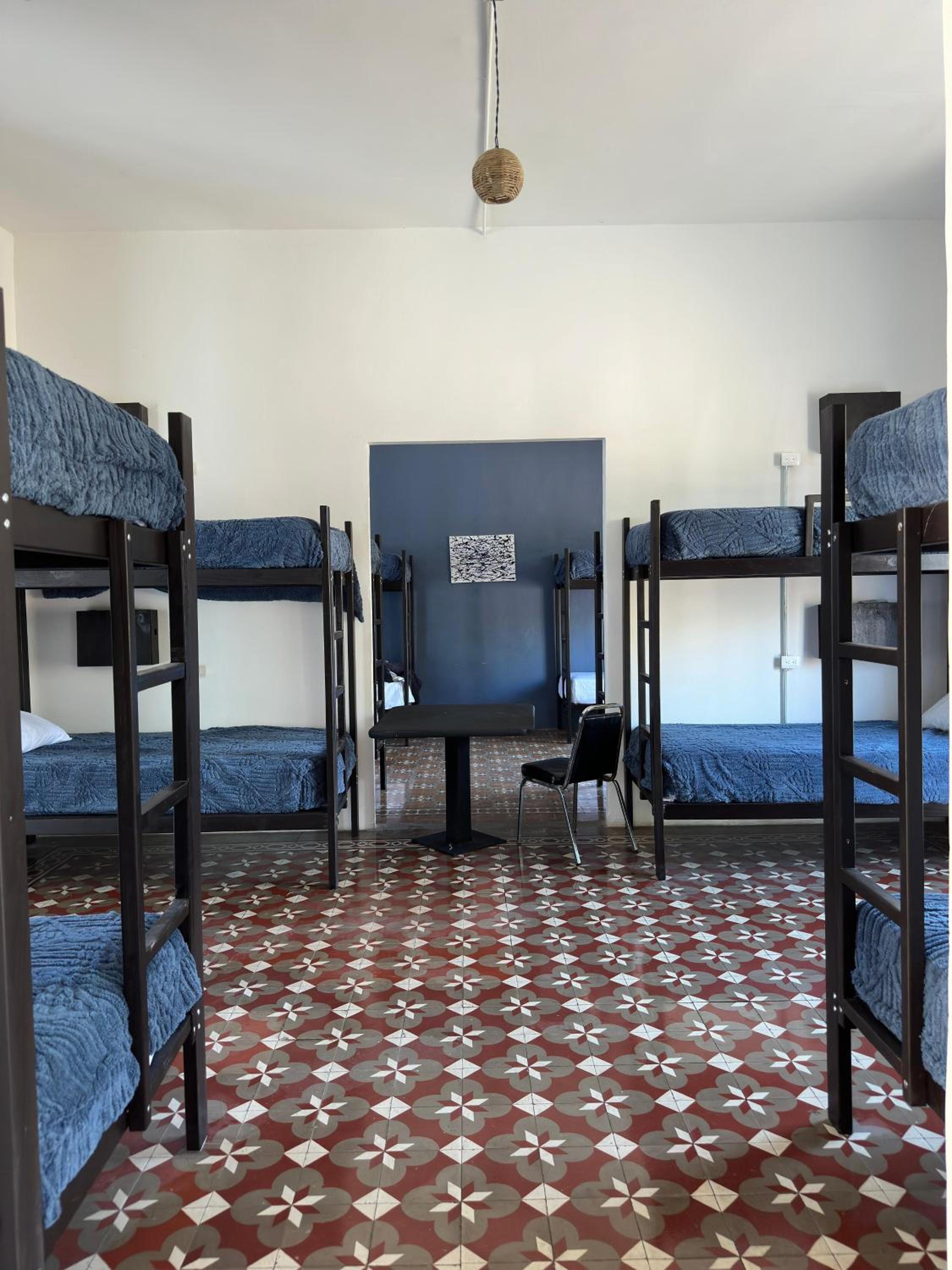 Bed in 8-Bed Mixed Dormitory Room photo 1