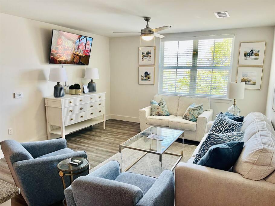 Three-Bedroom Apartment photo 1