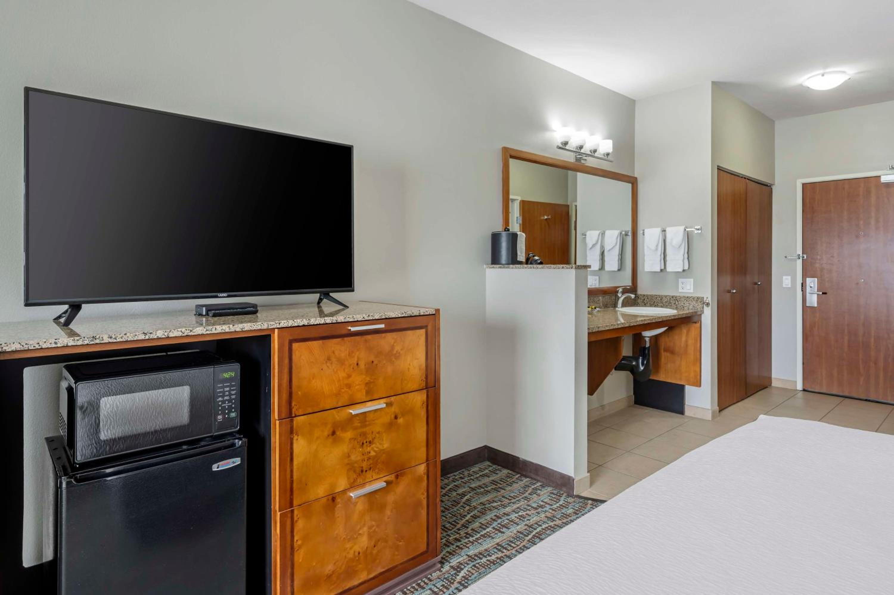 Best Western PLUS Peppertree Inn at Omak