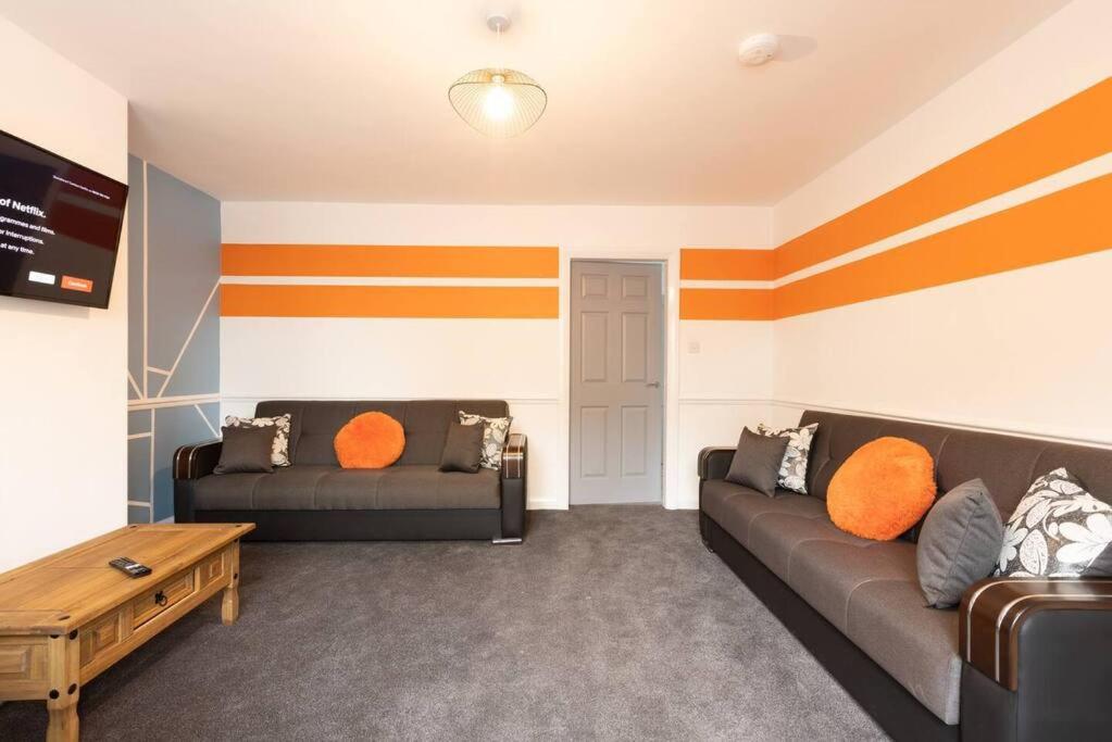 Three-Bedroom Apartment photo 1