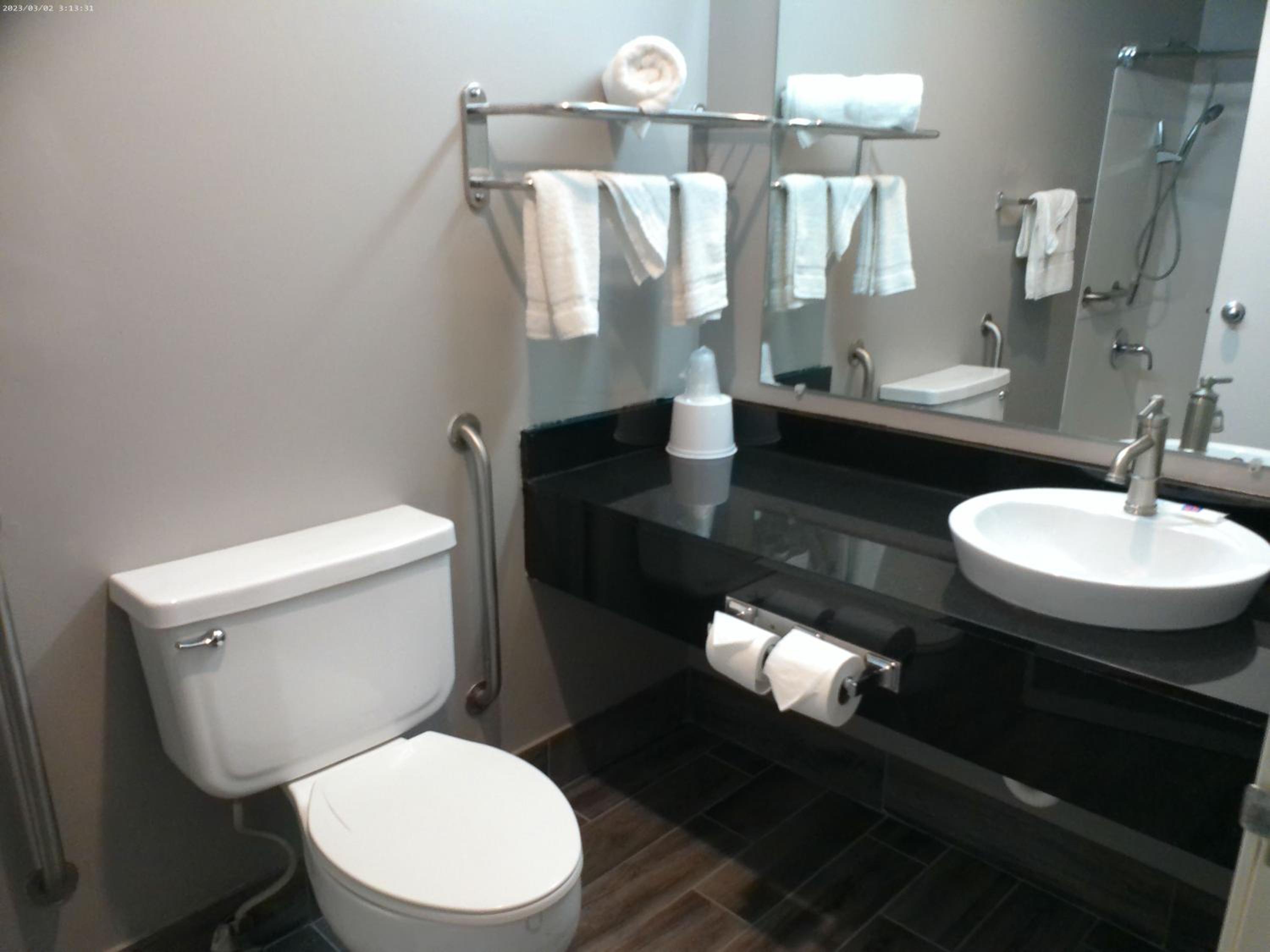 Queen Room with Two Queen Beds - Disability Access - Non-Smoking - Photo 12