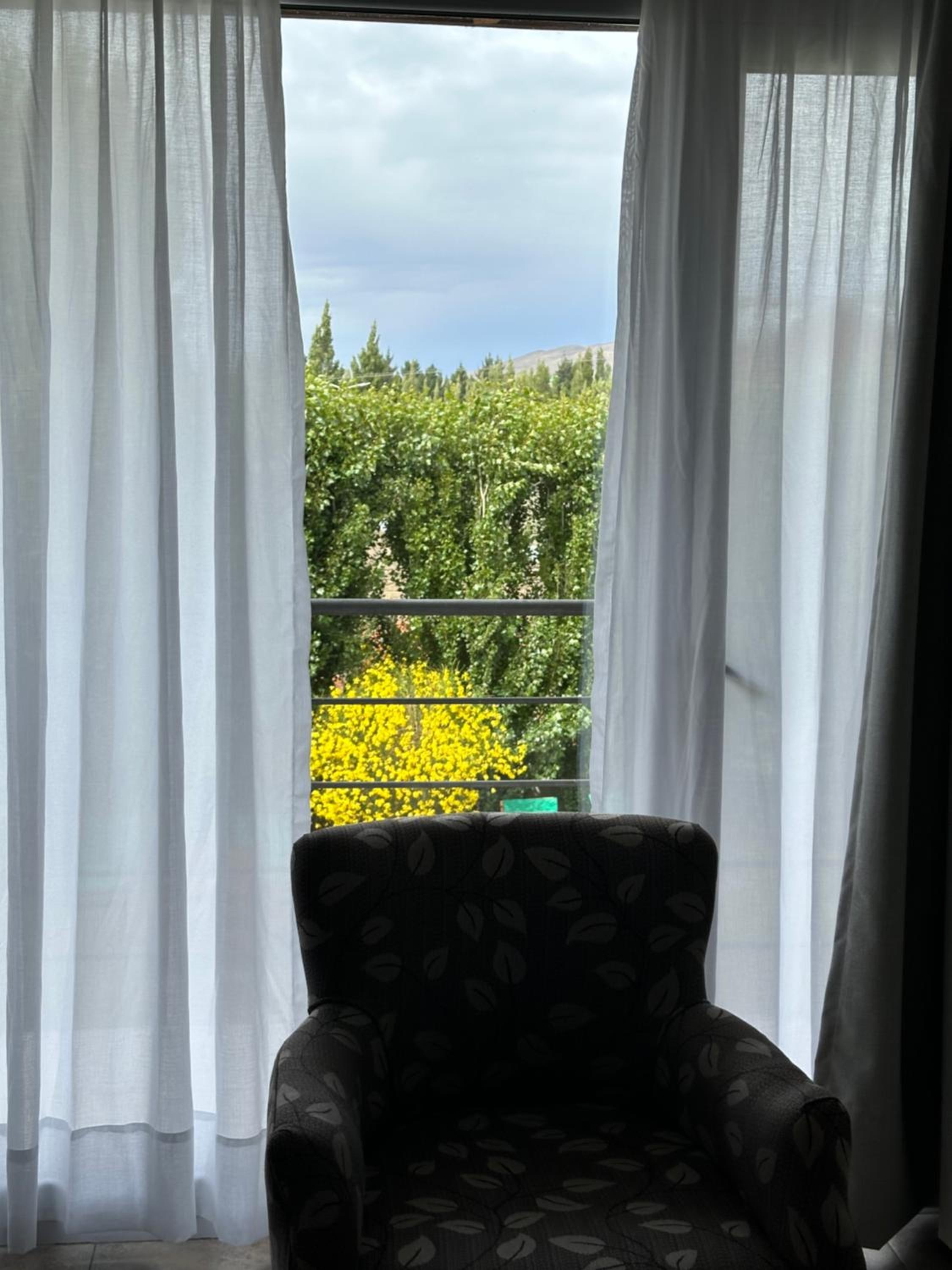 Three-Bedroom Apartment with View photo 2