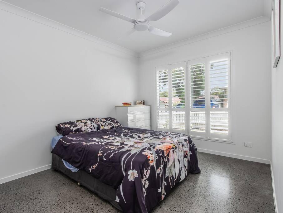 Three-Bedroom House photo 3