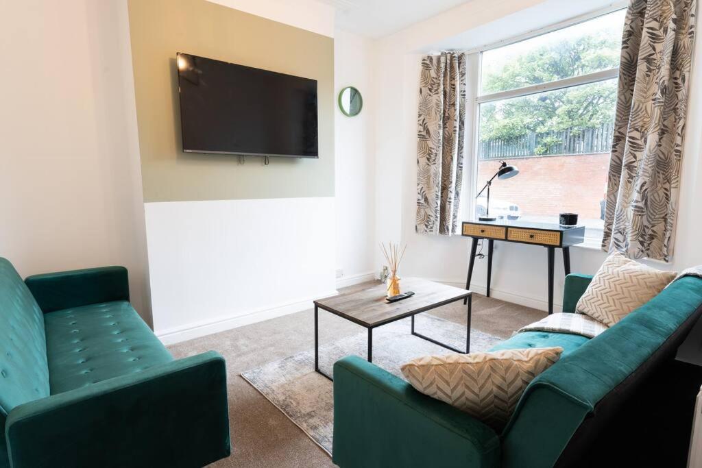 Three-Bedroom House photo 1