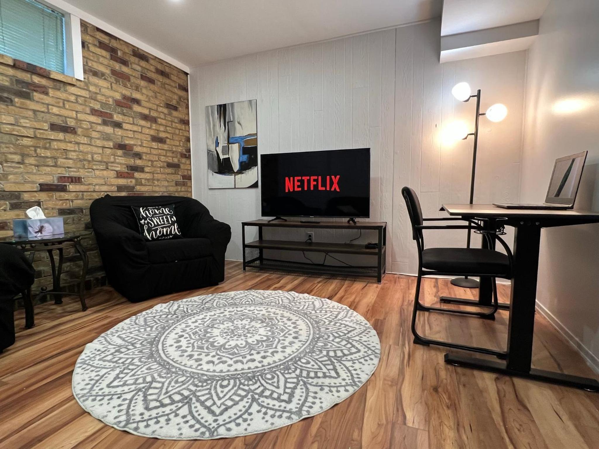 One-Bedroom Apartment photo 1