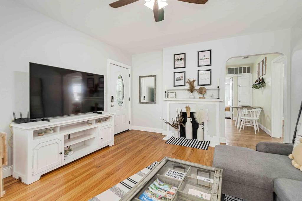 Three-Bedroom House photo 2