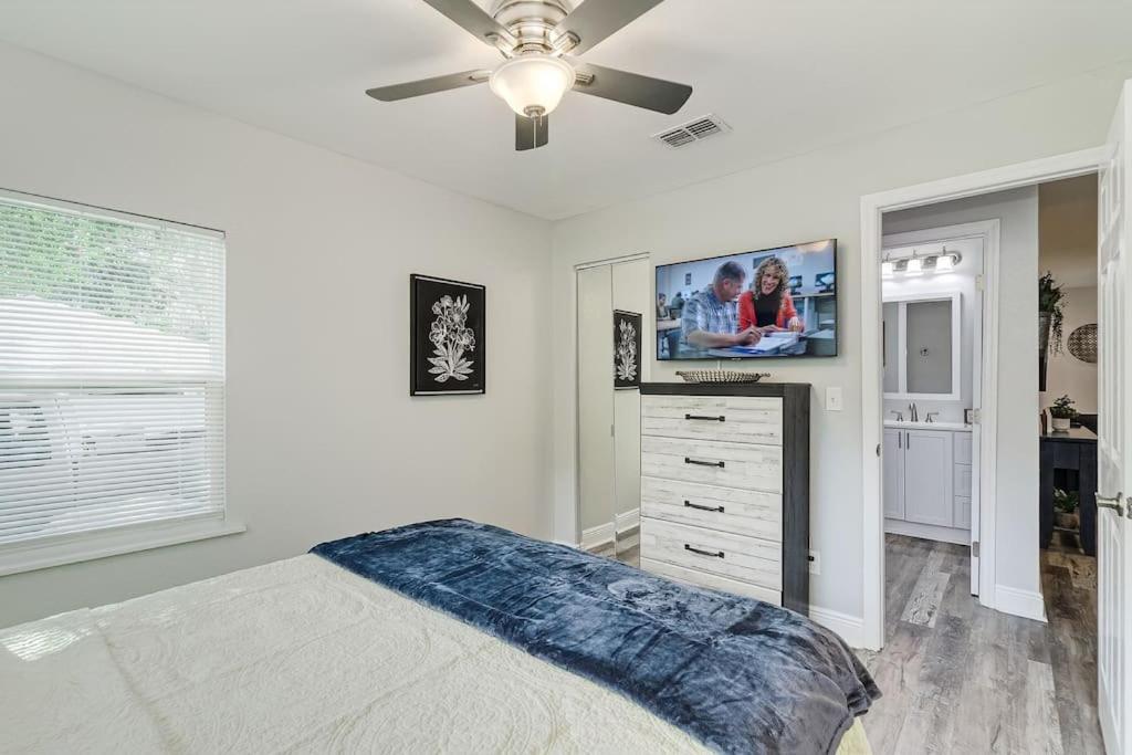 Three-Bedroom House photo 2