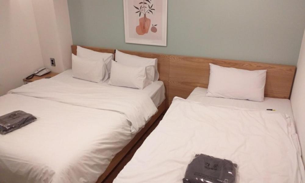 Standard Twin Room - Photo 4
