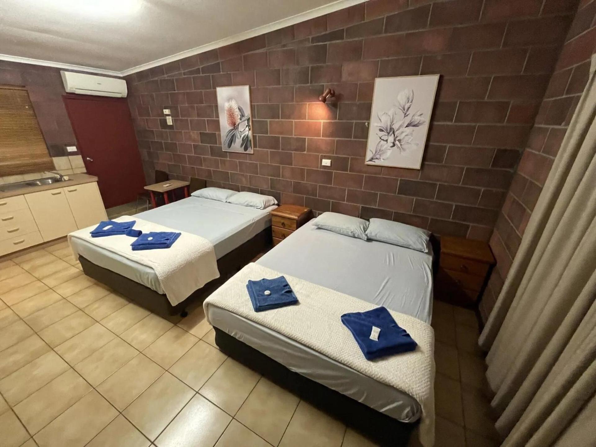Queen Room with Two Queen Beds photo 1