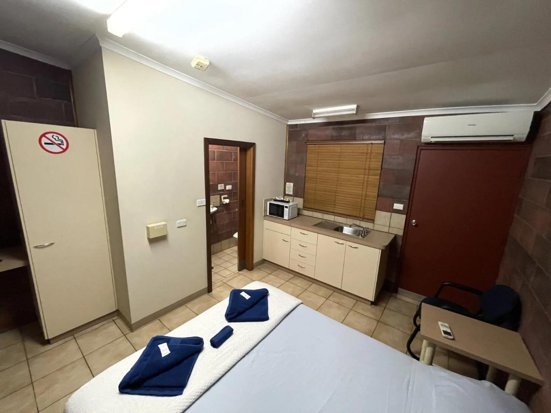 Queen Room with Two Queen Beds photo 3