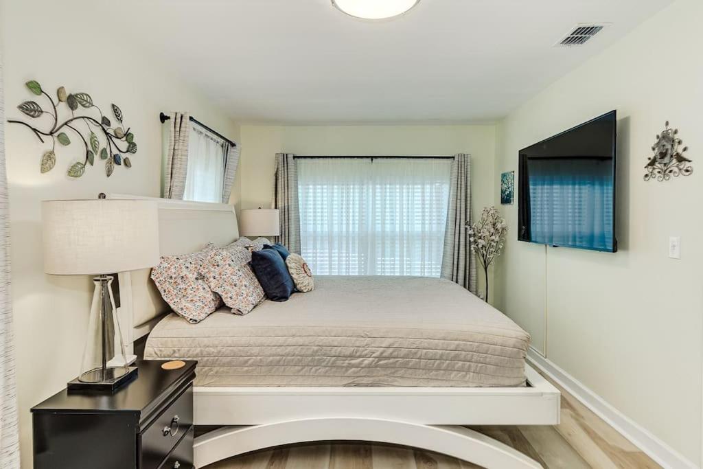 Three-Bedroom House photo 2