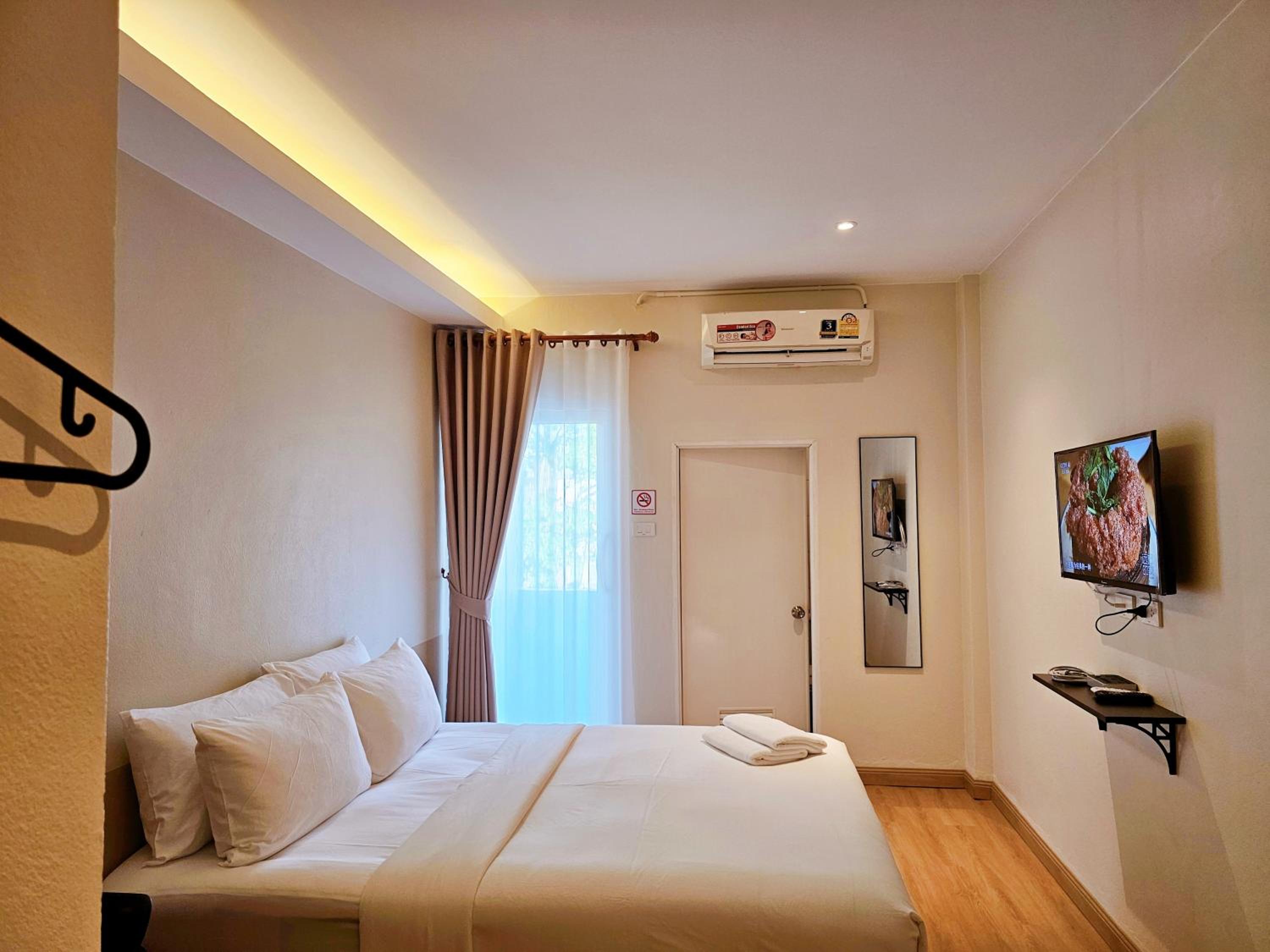 Budget Double Room - Photo 3