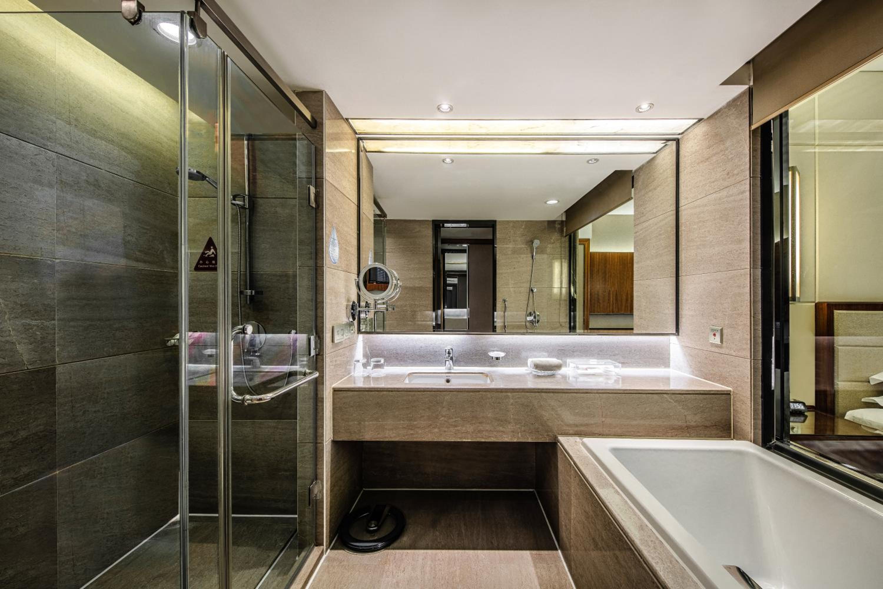 Premium Twin Room photo 2