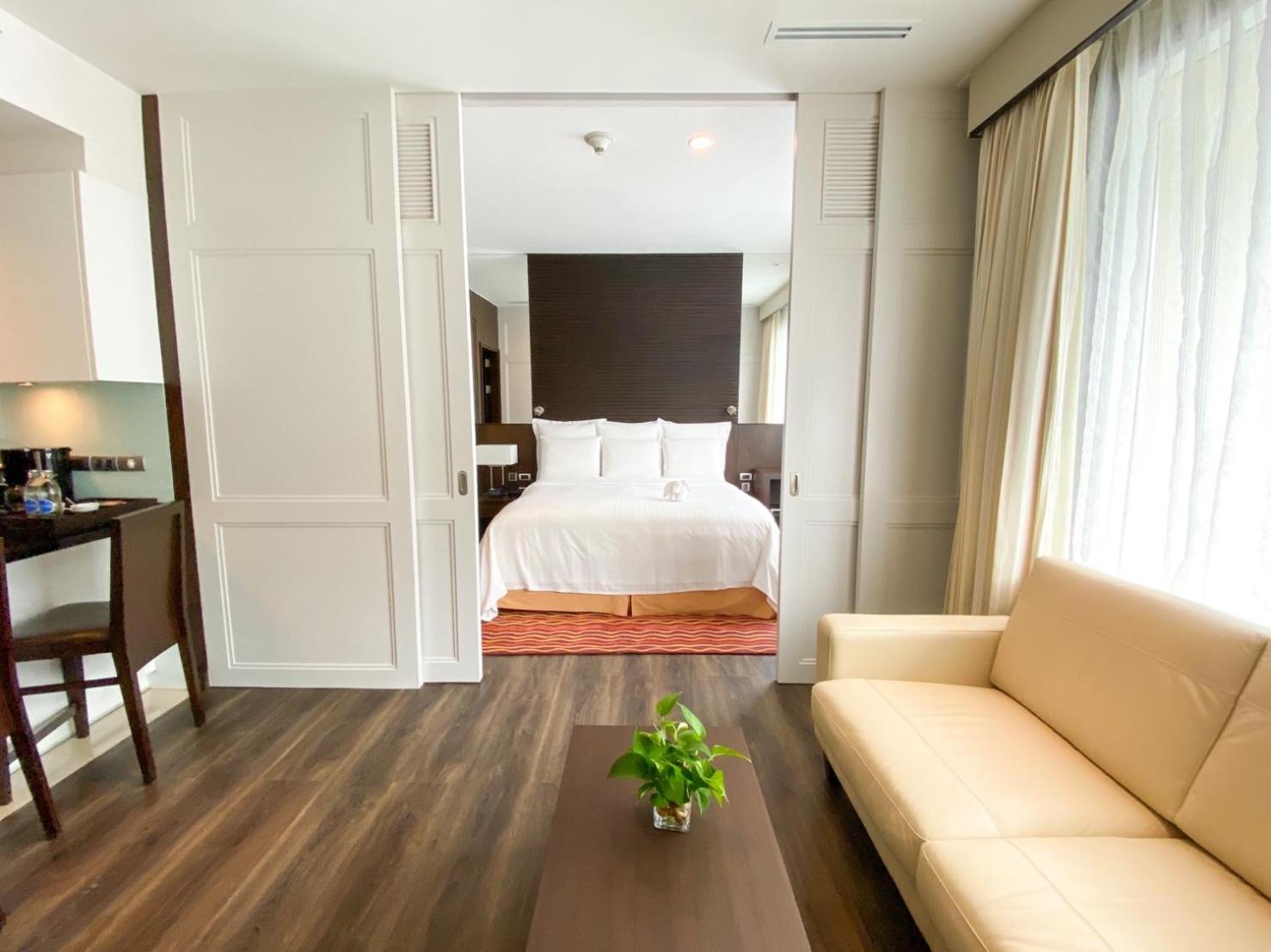 Executive King Studio with City View, with Bathtub photo 2