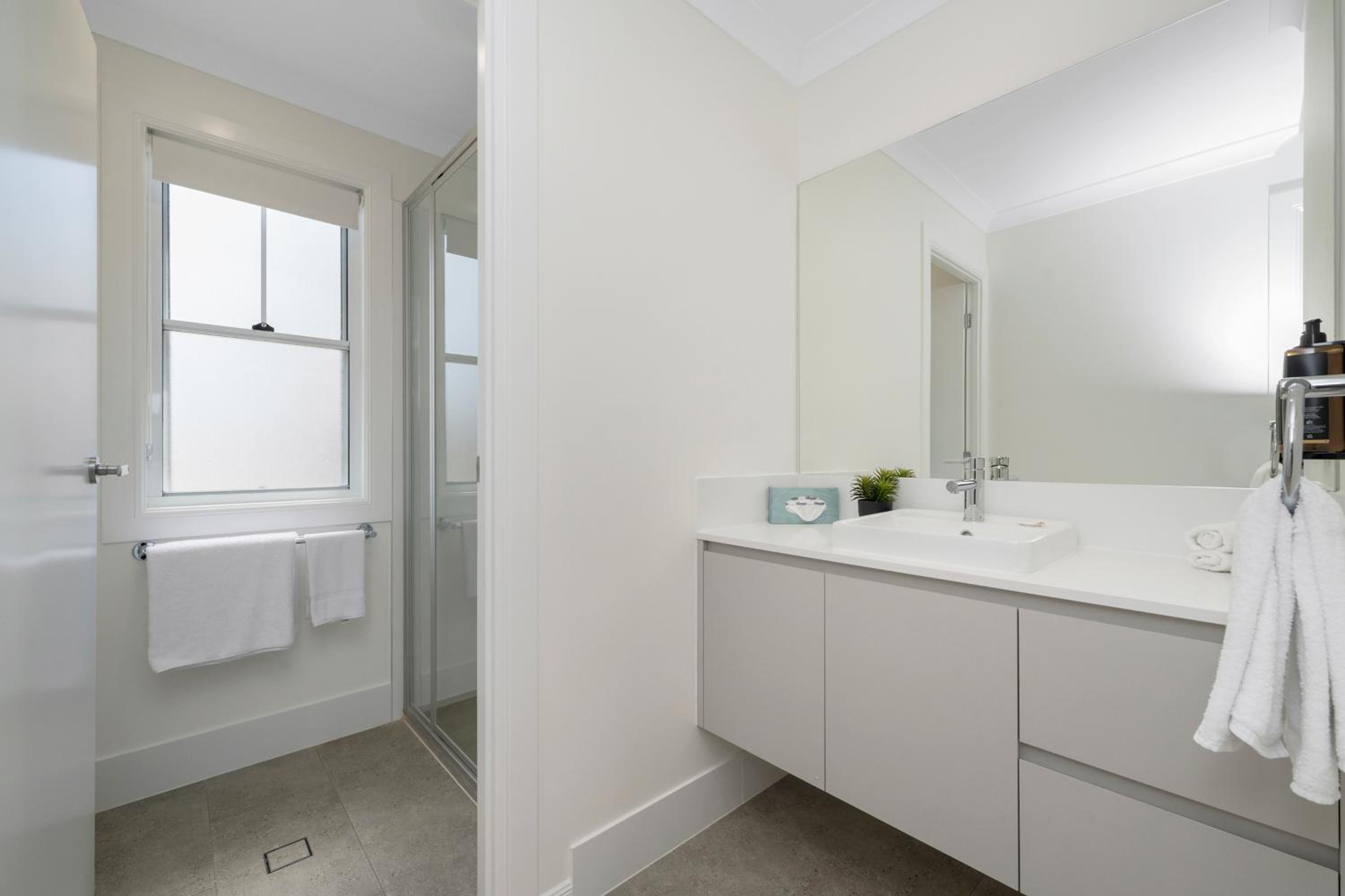 Two-Bedroom Deluxe Bungalow - Photo 8