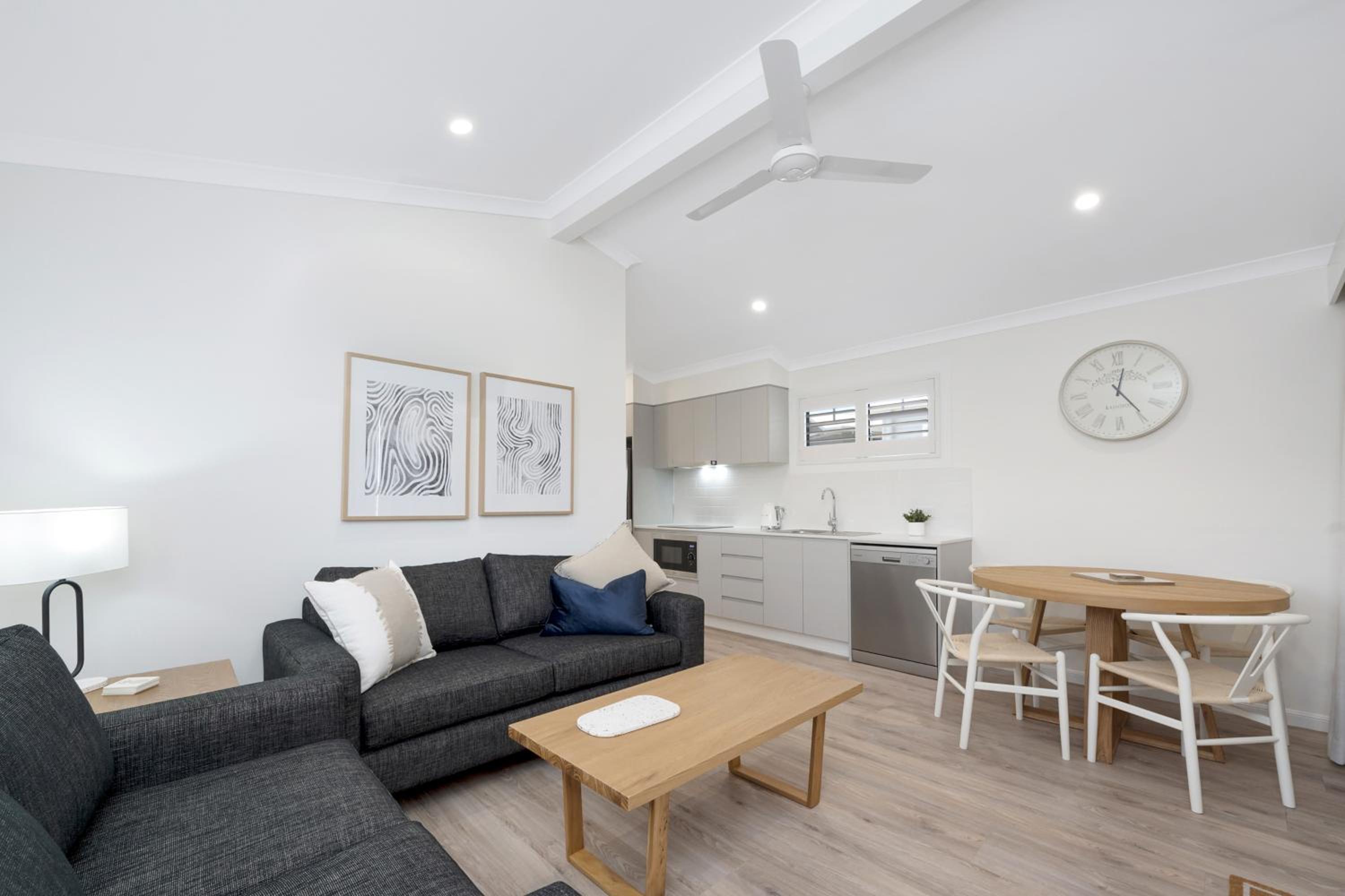 Two-Bedroom Deluxe Bungalow - Photo 7