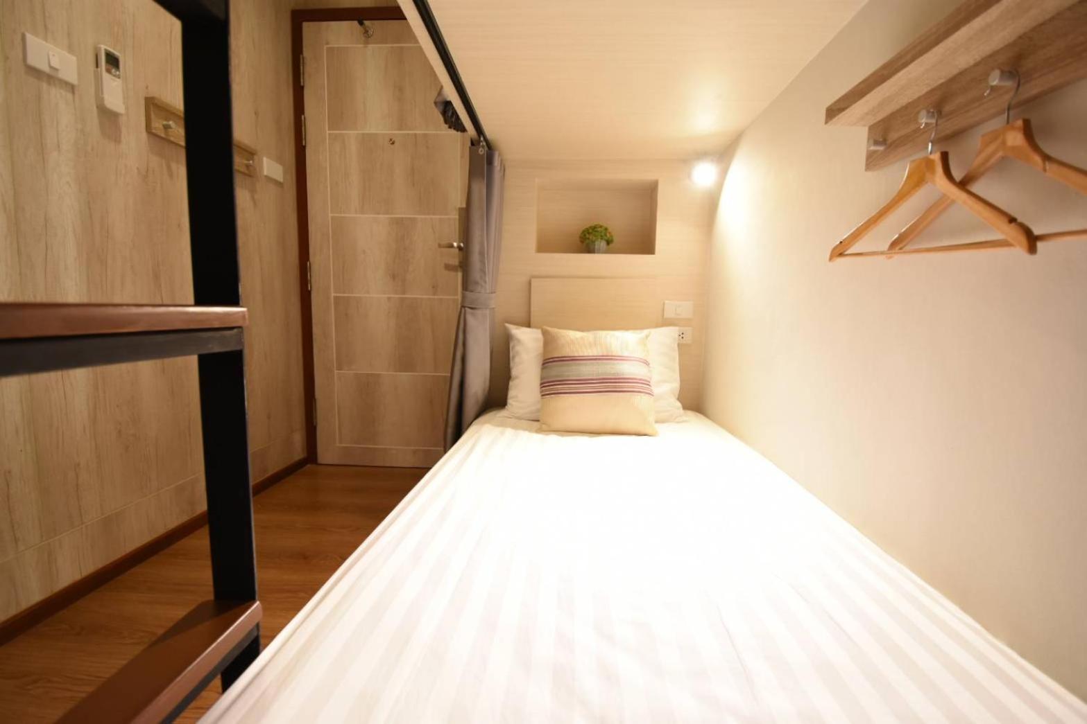 Dormitory Room with Shared Bathroom photo 2