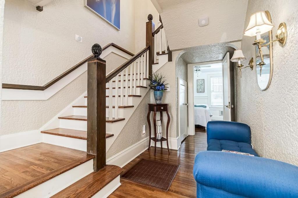 Five-Bedroom House photo 2
