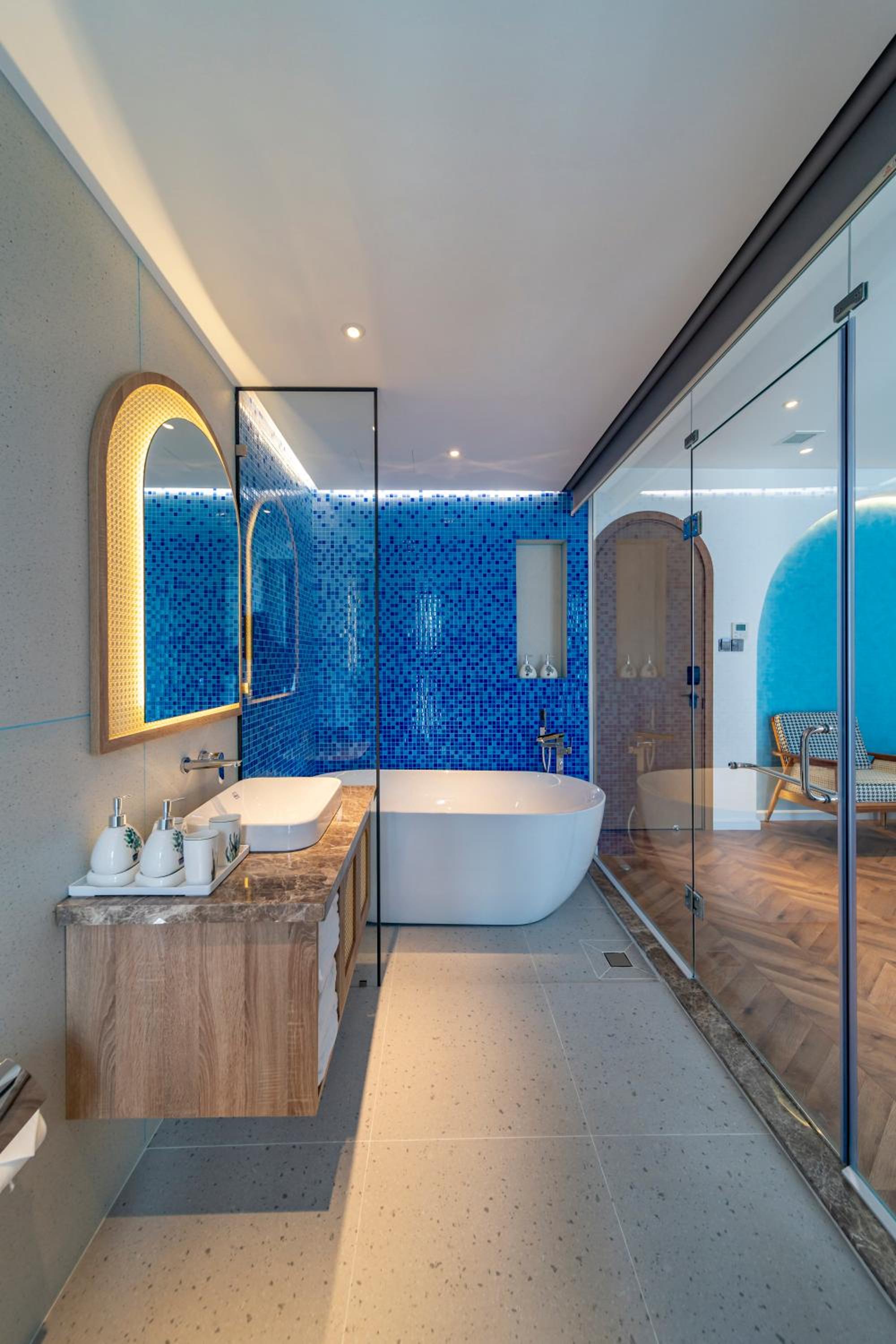 King Suite with Balcony and Bathtub photo 2