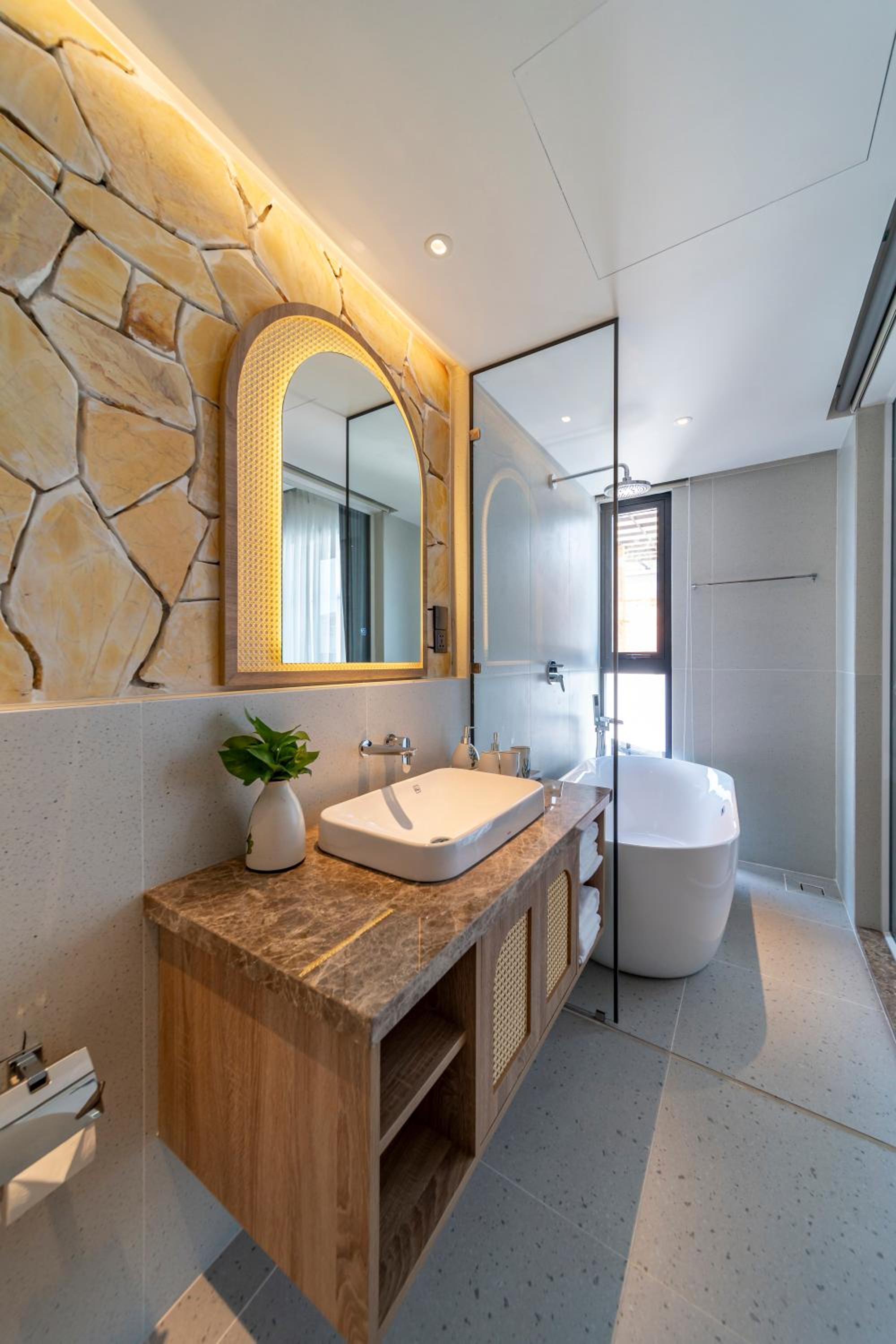 Deluxe Double Room with Balcony and Bathtub photo 3