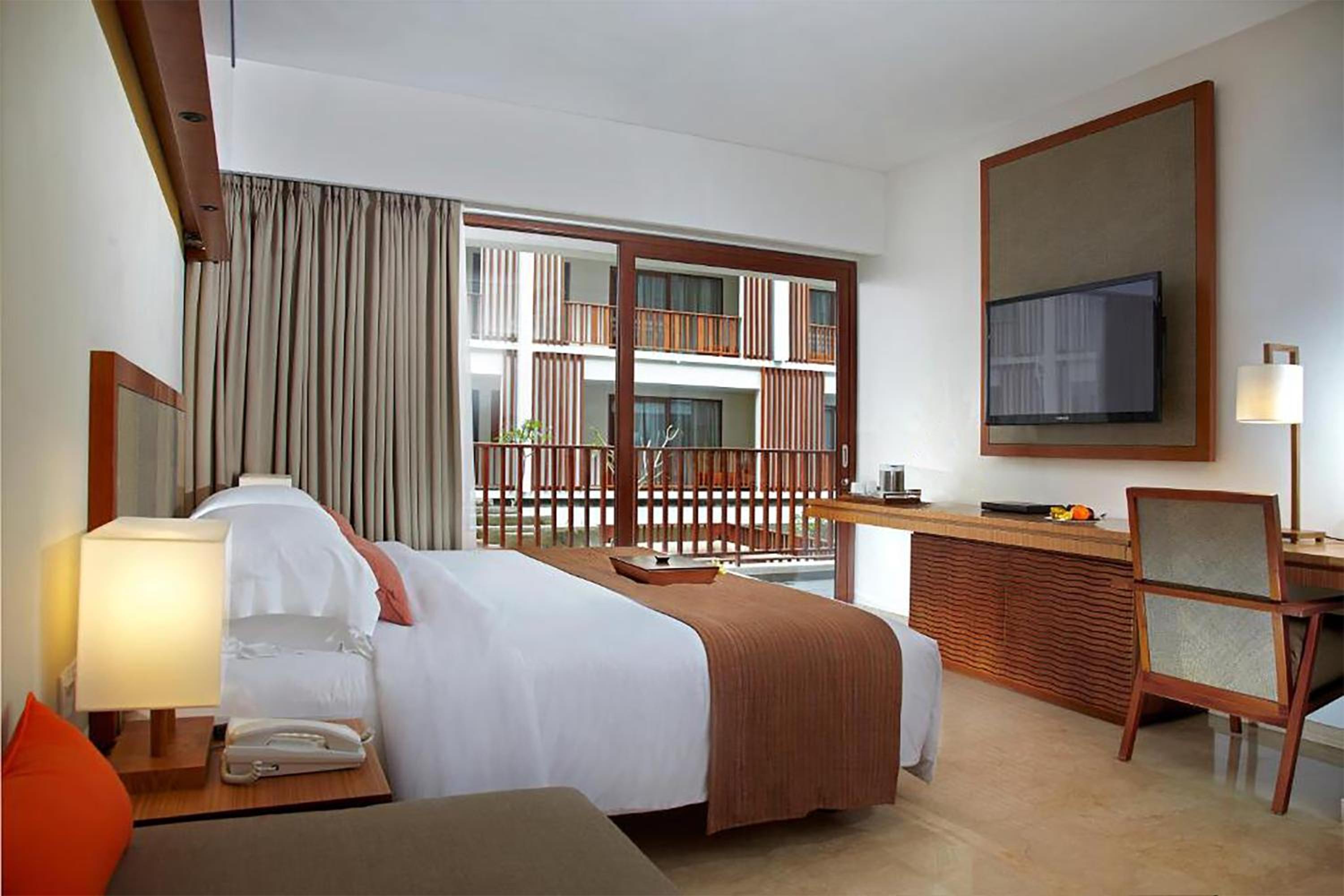 Deluxe Room Pool View Double Bed with Daily Beers